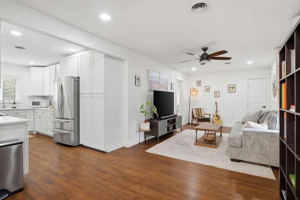 BAYOU WOODS - Residential Lease