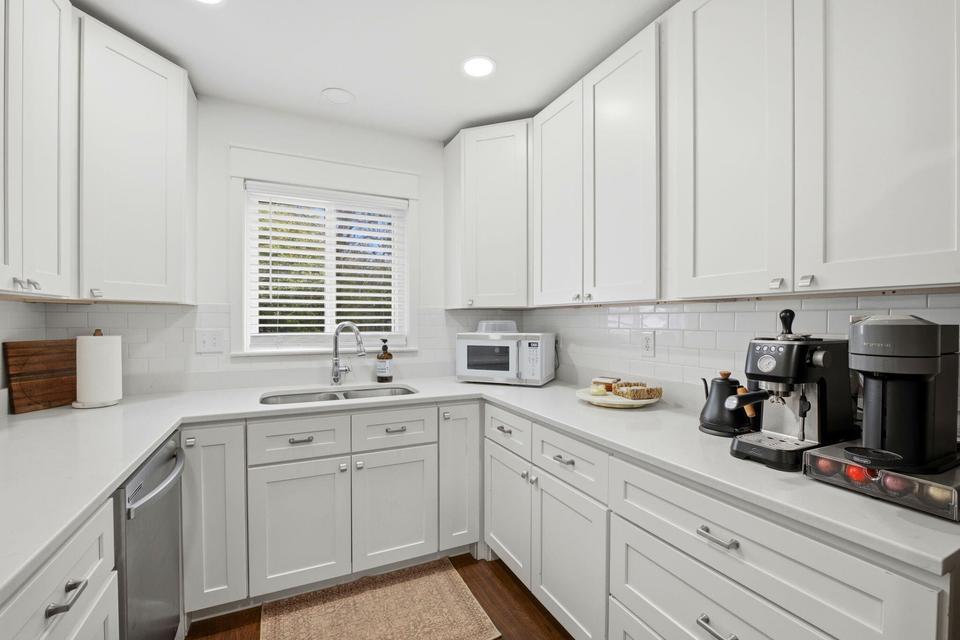 BAYOU WOODS - Residential Lease