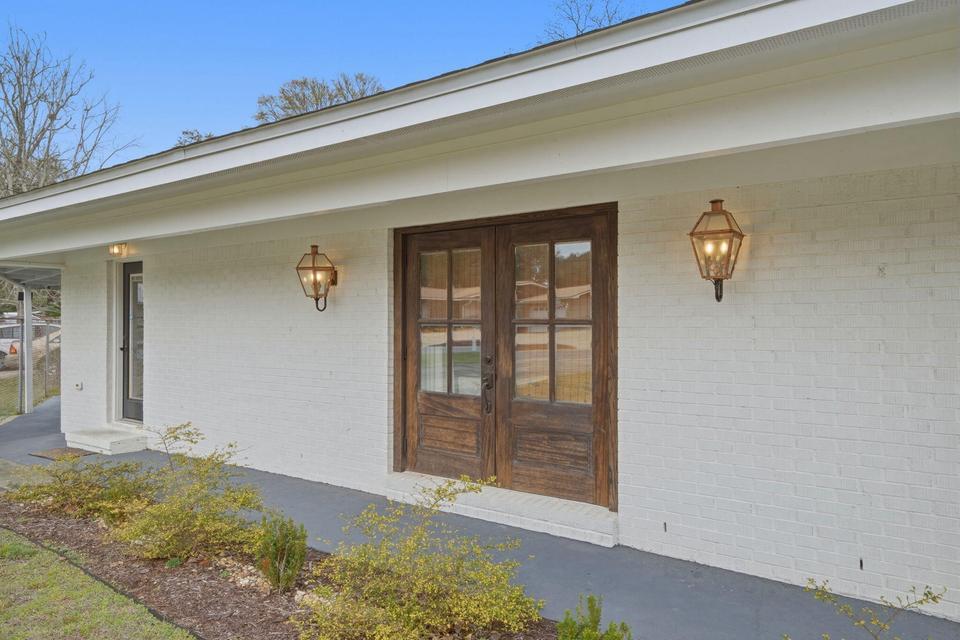 BAYOU WOODS - Residential Lease