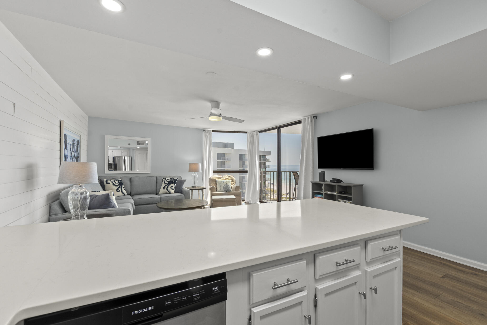 MAINSAIL CONDO PH 5 - Residential
