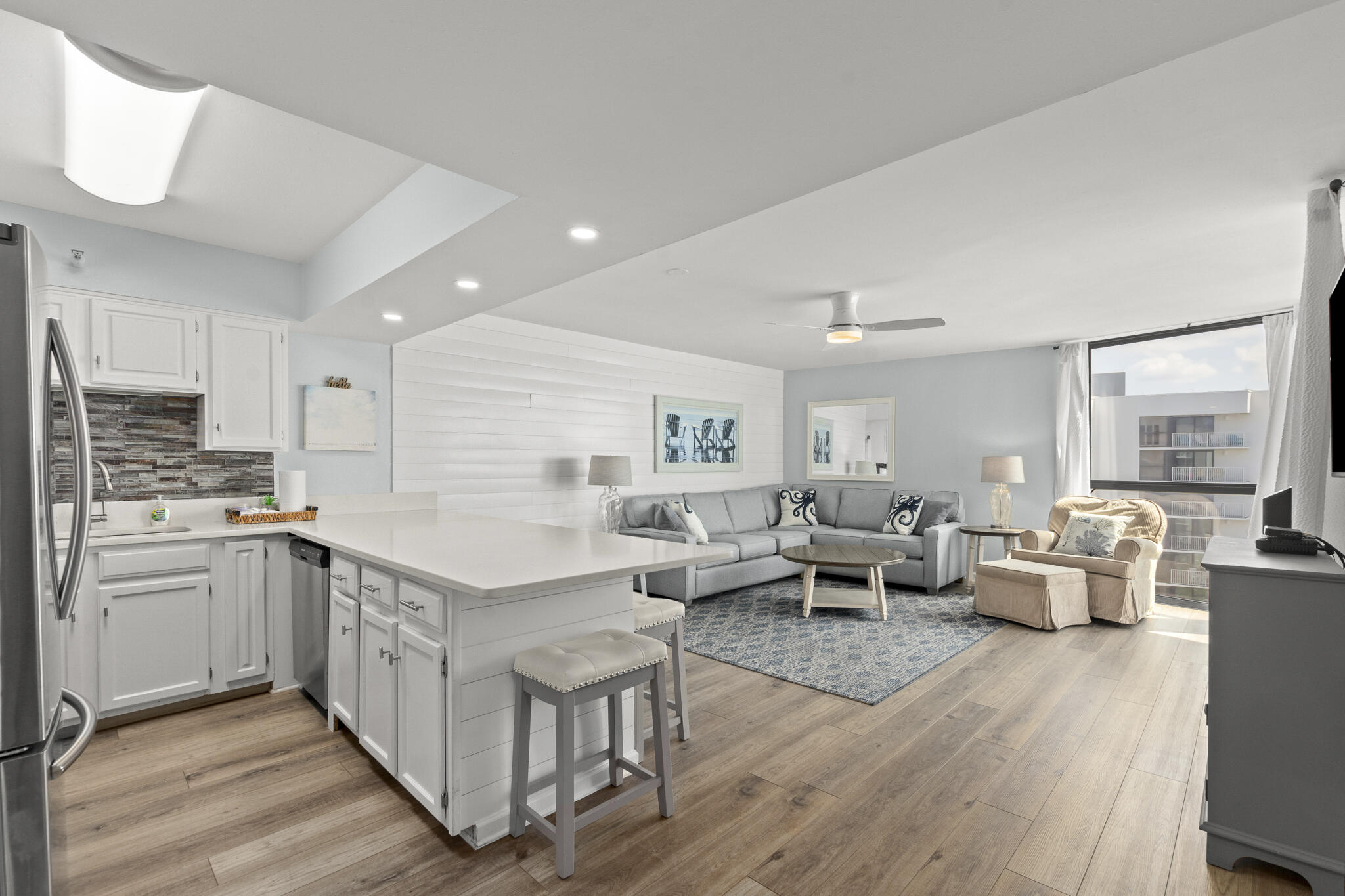 MAINSAIL CONDO PH 5 - Residential