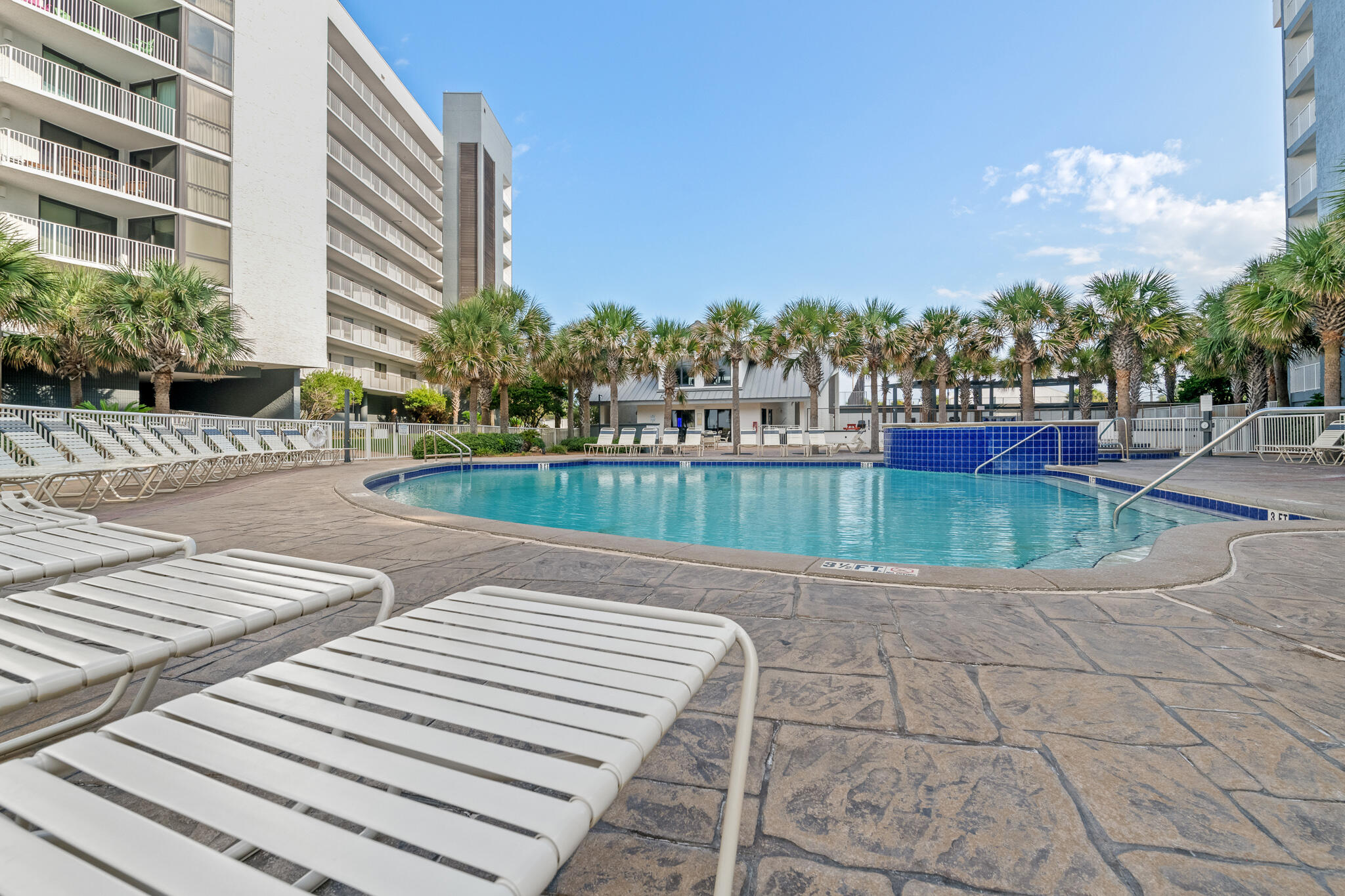 MAINSAIL CONDO PH 5 - Residential