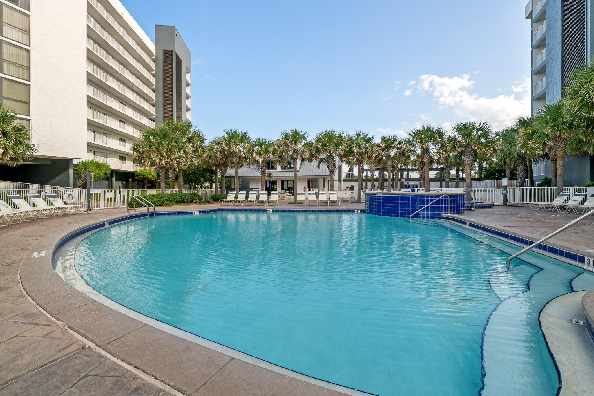 MAINSAIL CONDO PH 5 - Residential