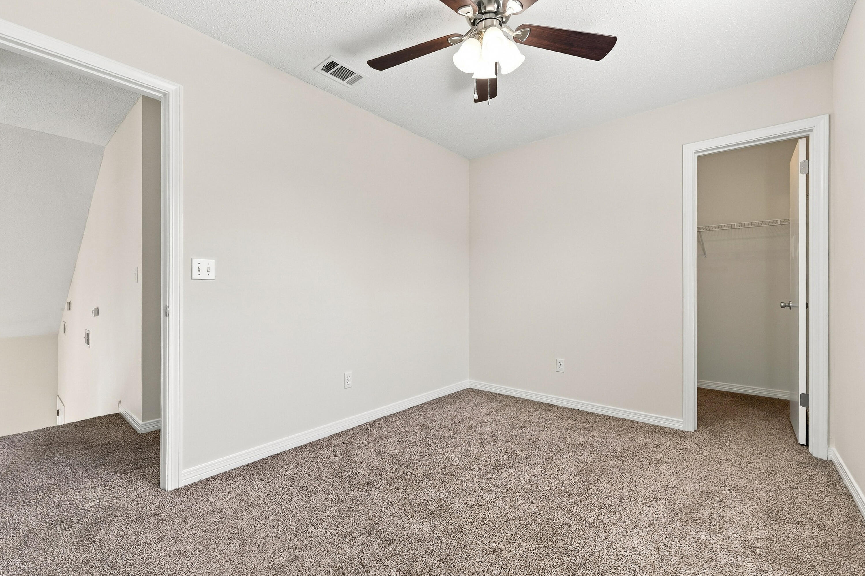 ROANOKE VILLAGE S/D - Residential