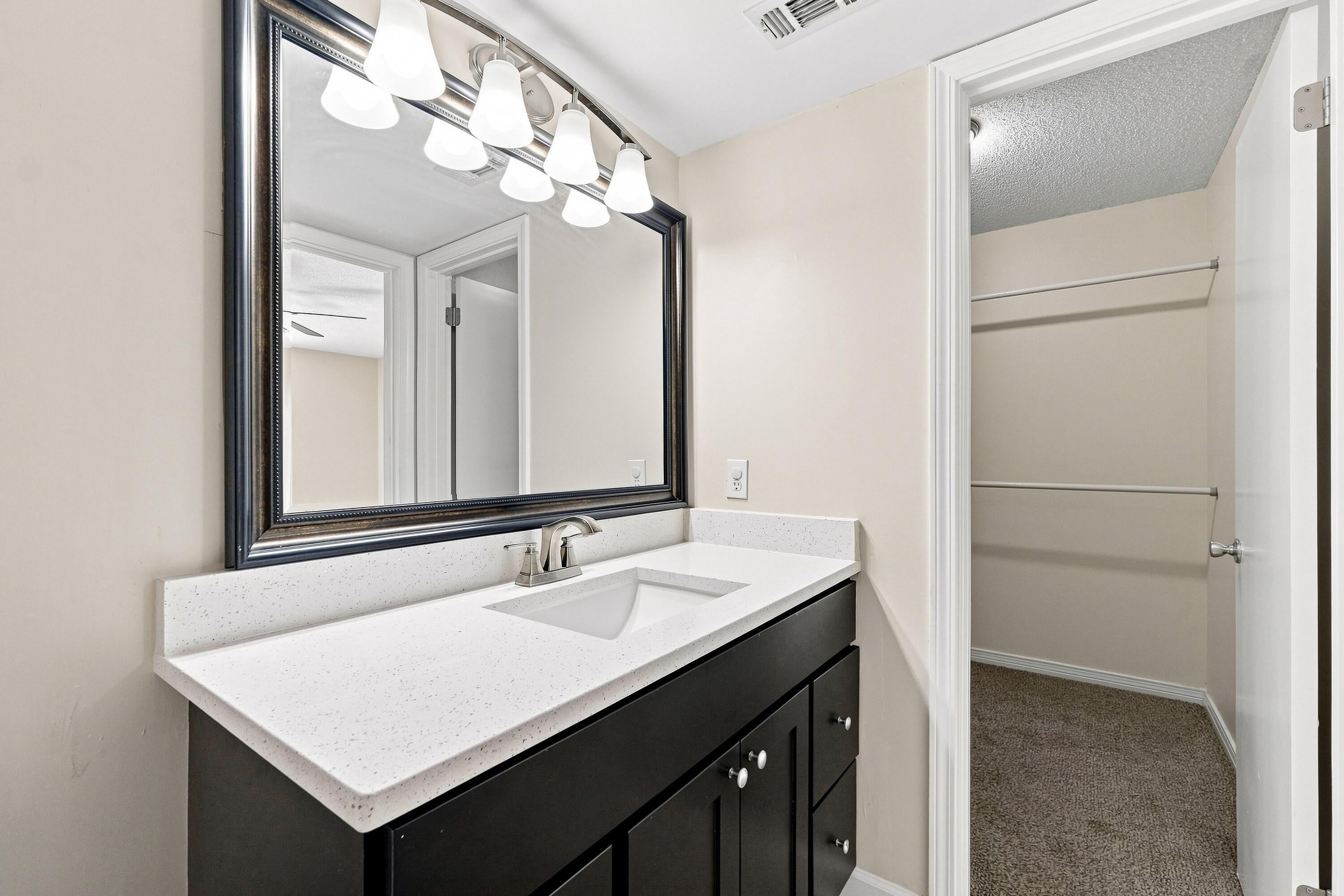 ROANOKE VILLAGE S/D - Residential