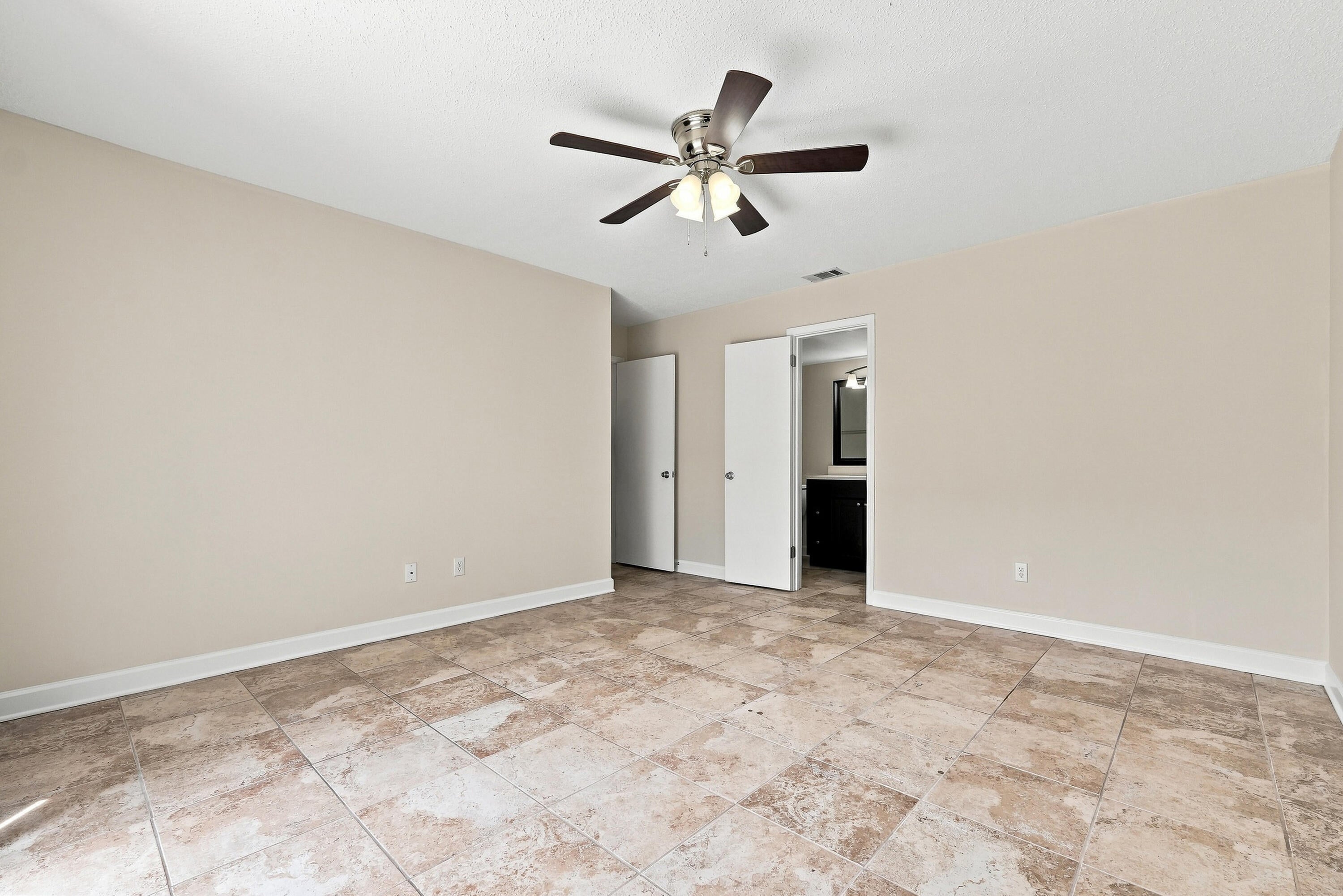 ROANOKE VILLAGE S/D - Residential