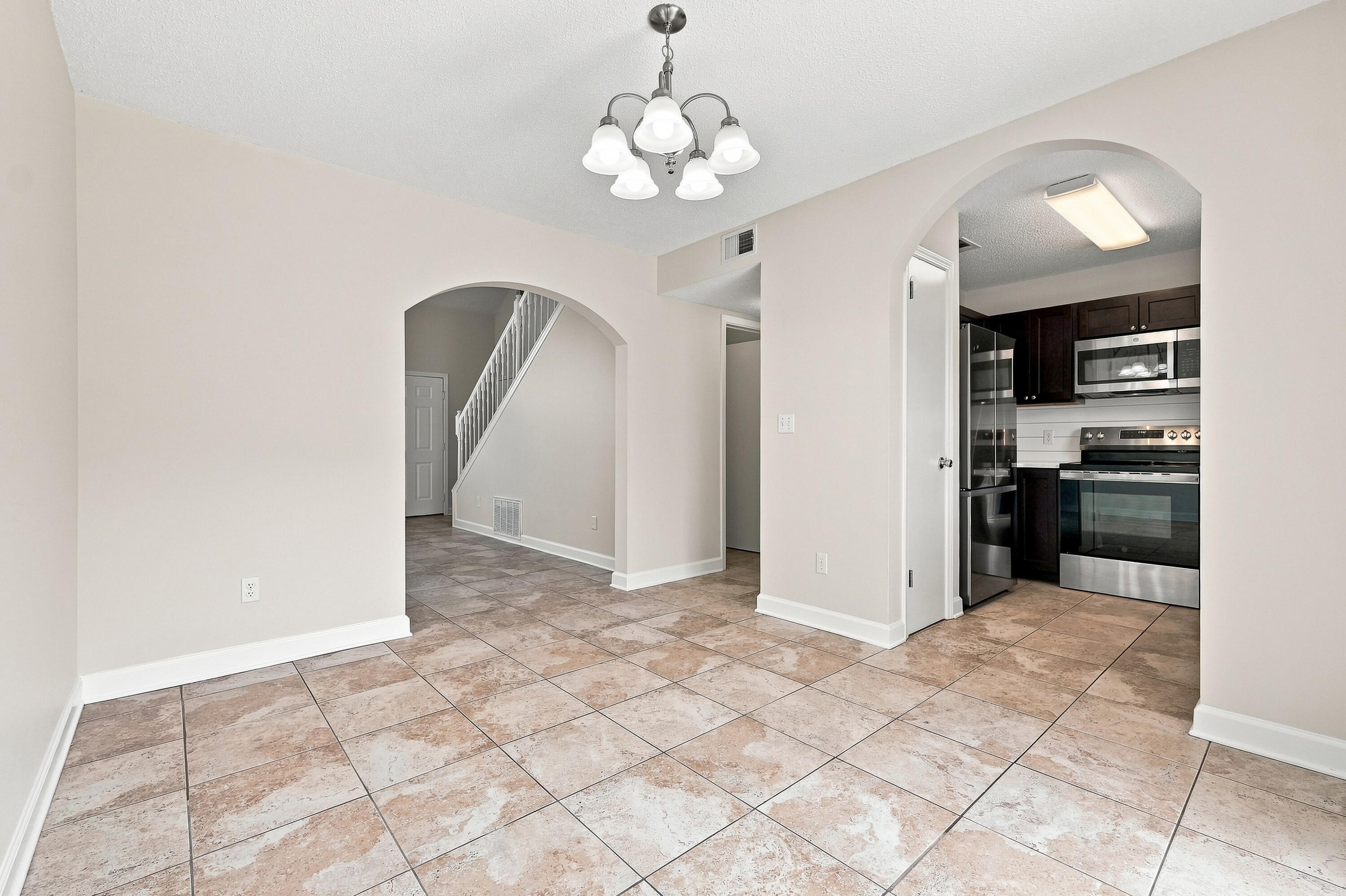 ROANOKE VILLAGE S/D - Residential