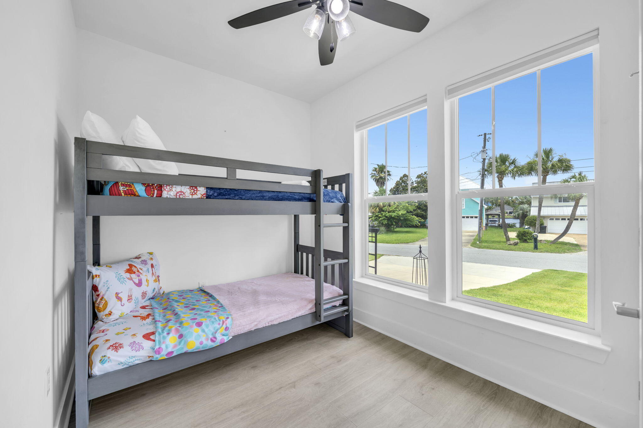 HOLIDAY BEACH - Residential