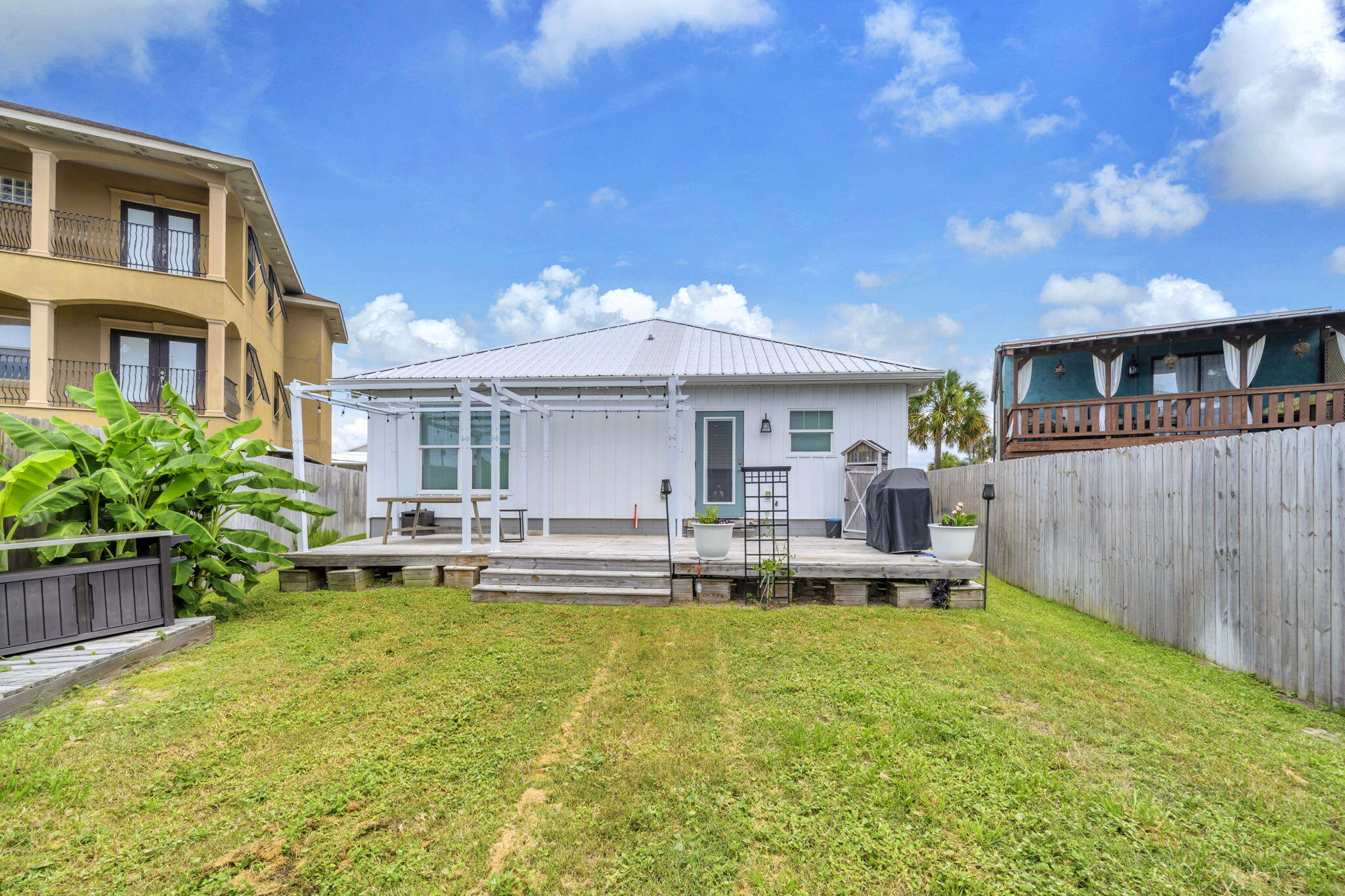HOLIDAY BEACH - Residential