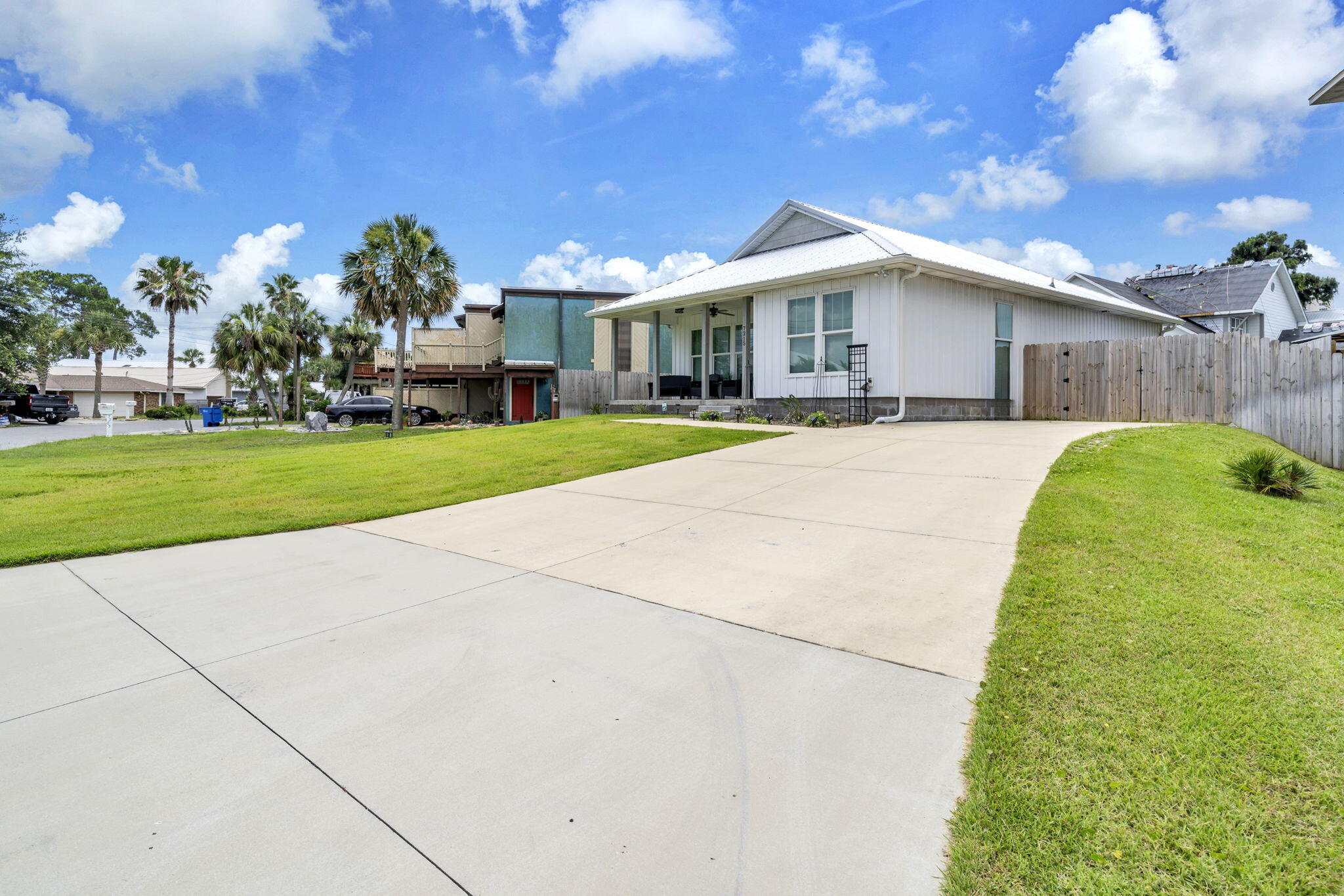 HOLIDAY BEACH - Residential