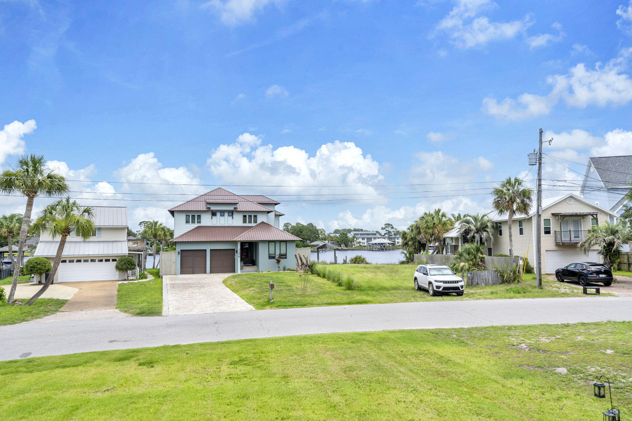 HOLIDAY BEACH - Residential