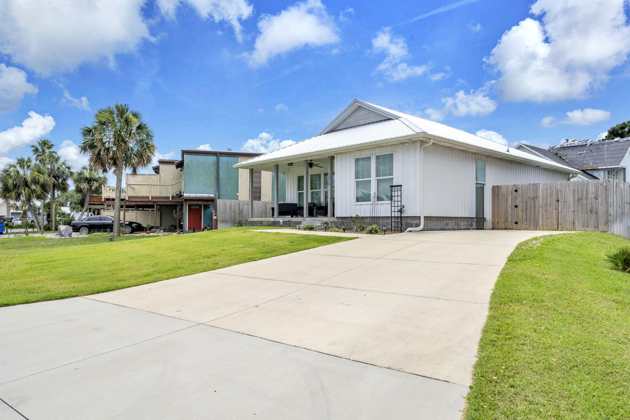 HOLIDAY BEACH - Residential