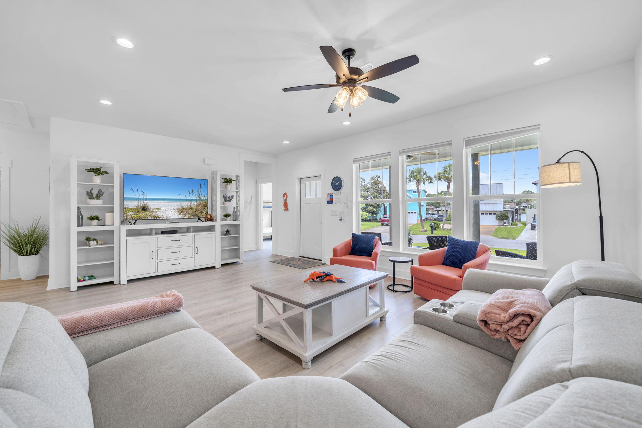 HOLIDAY BEACH - Residential