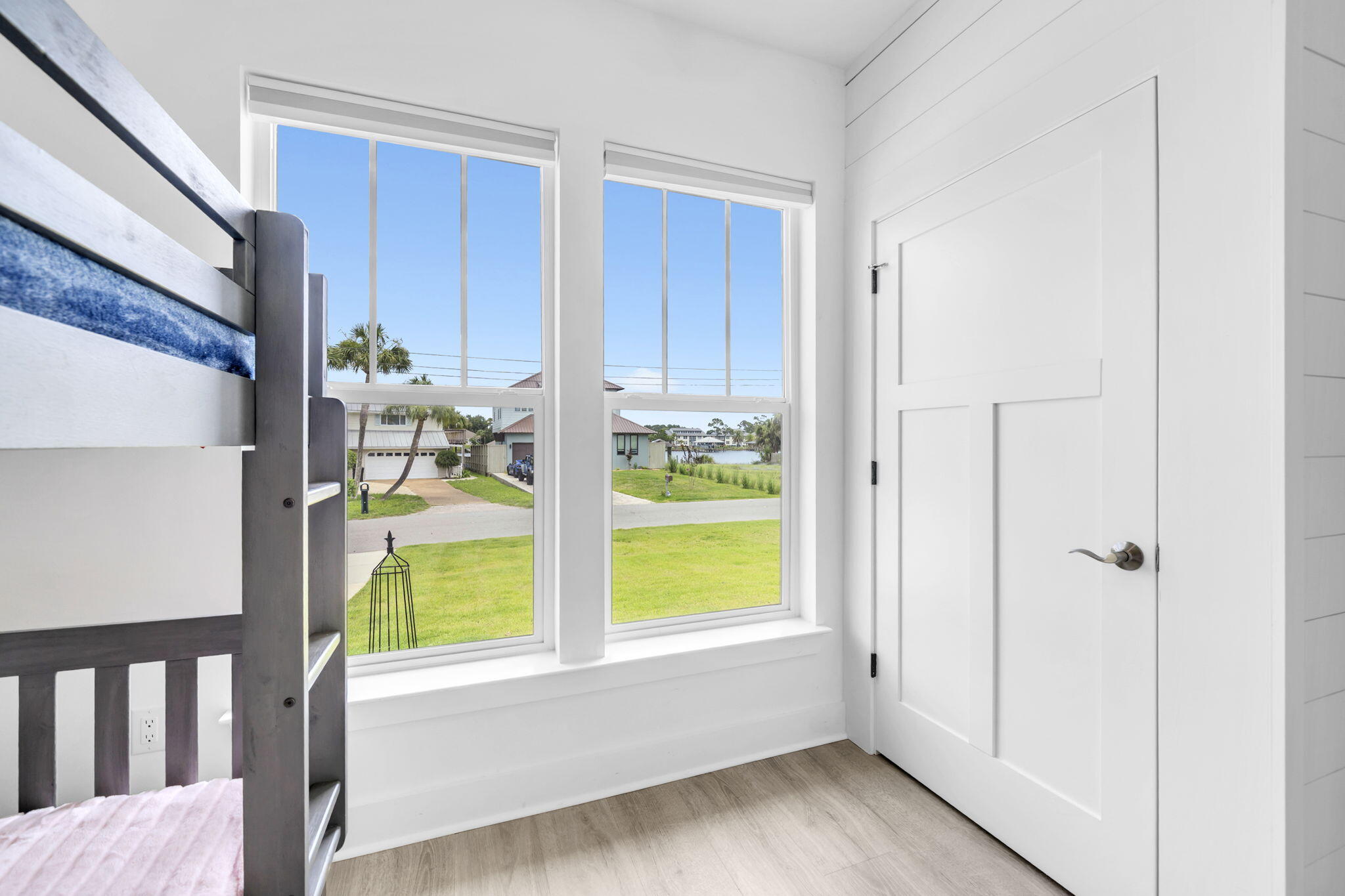 HOLIDAY BEACH - Residential