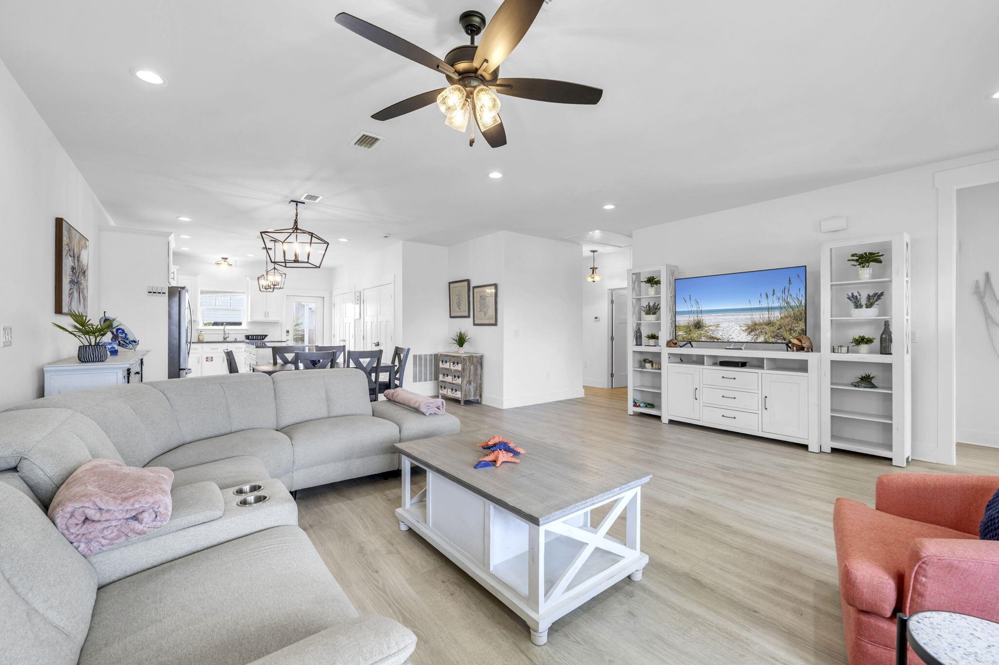 HOLIDAY BEACH - Residential