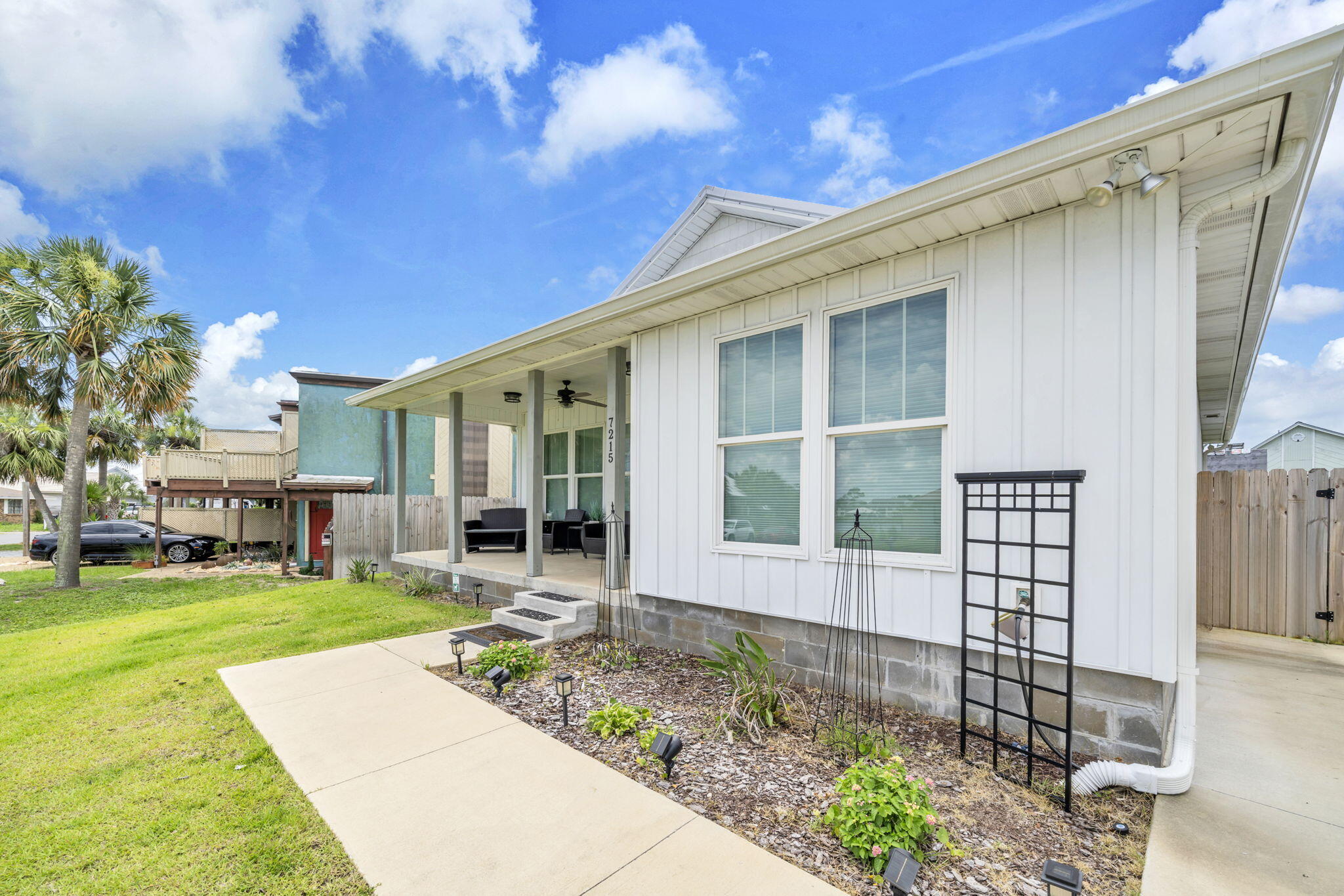 HOLIDAY BEACH - Residential
