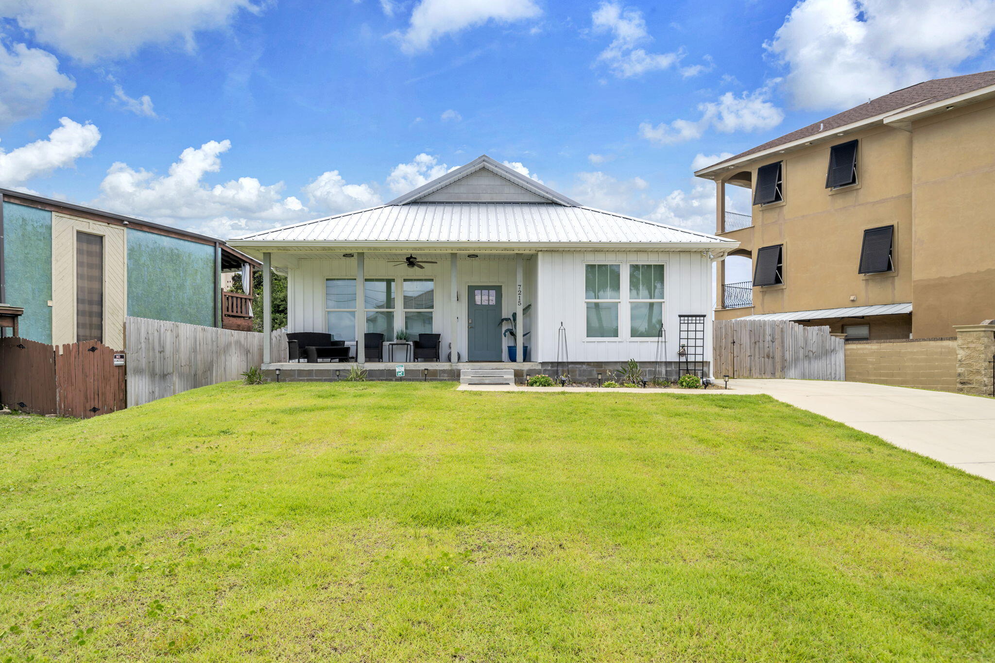 HOLIDAY BEACH - Residential