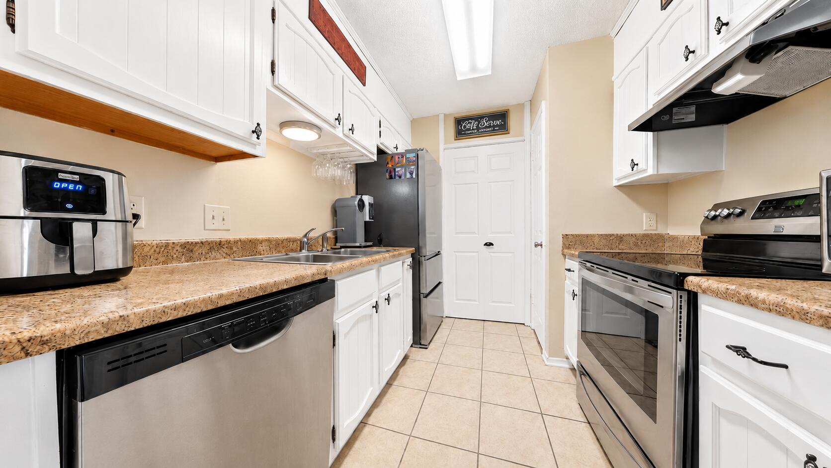 GOLF CLUB CONDO THE - Residential