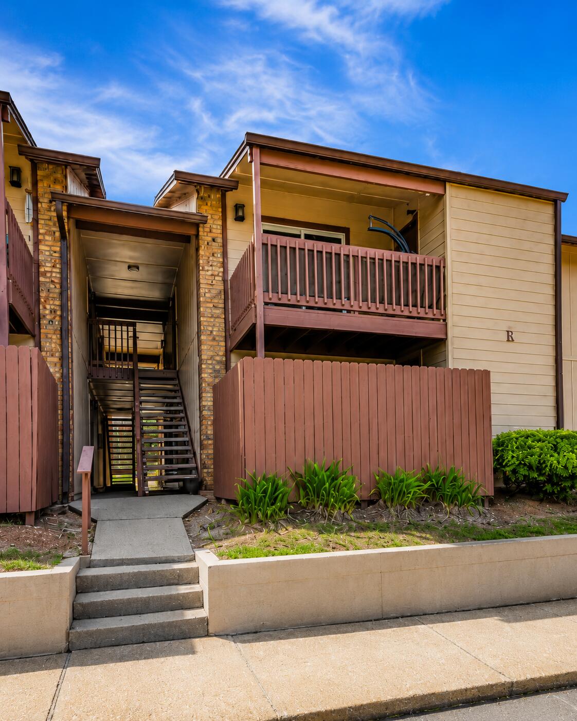 GOLF CLUB CONDO THE - Residential