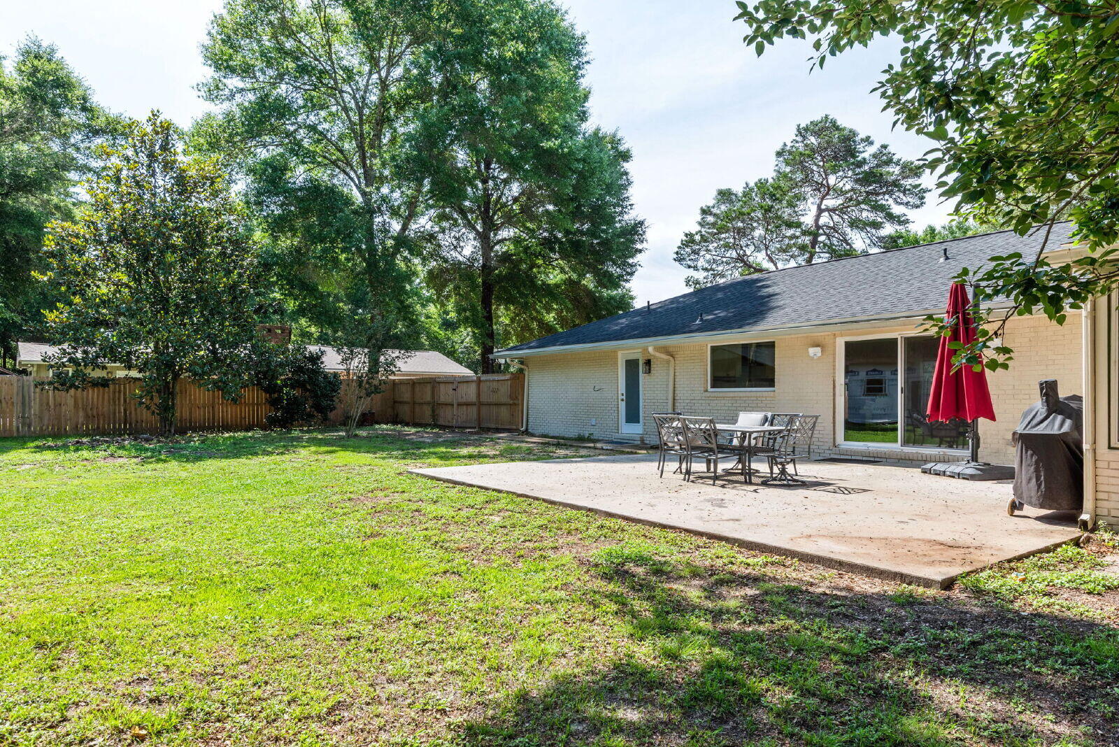 ROCKY BAYOU EST 4TH LOT 4 BLK A - Residential Lease
