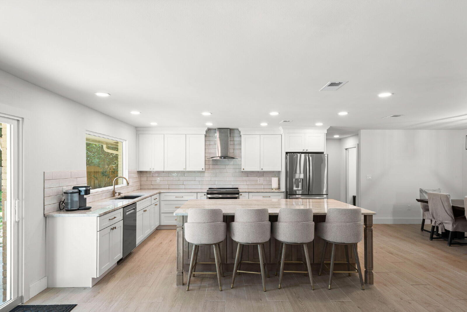 ROCKY BAYOU EST 4TH LOT 4 BLK A - Residential Lease
