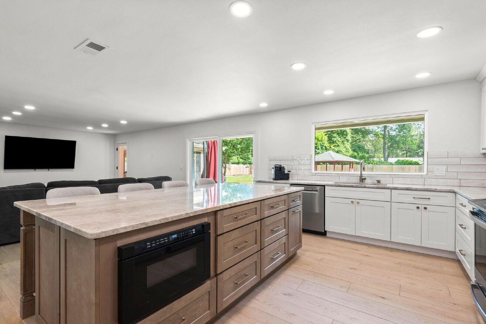 ROCKY BAYOU EST 4TH LOT 4 BLK A - Residential Lease