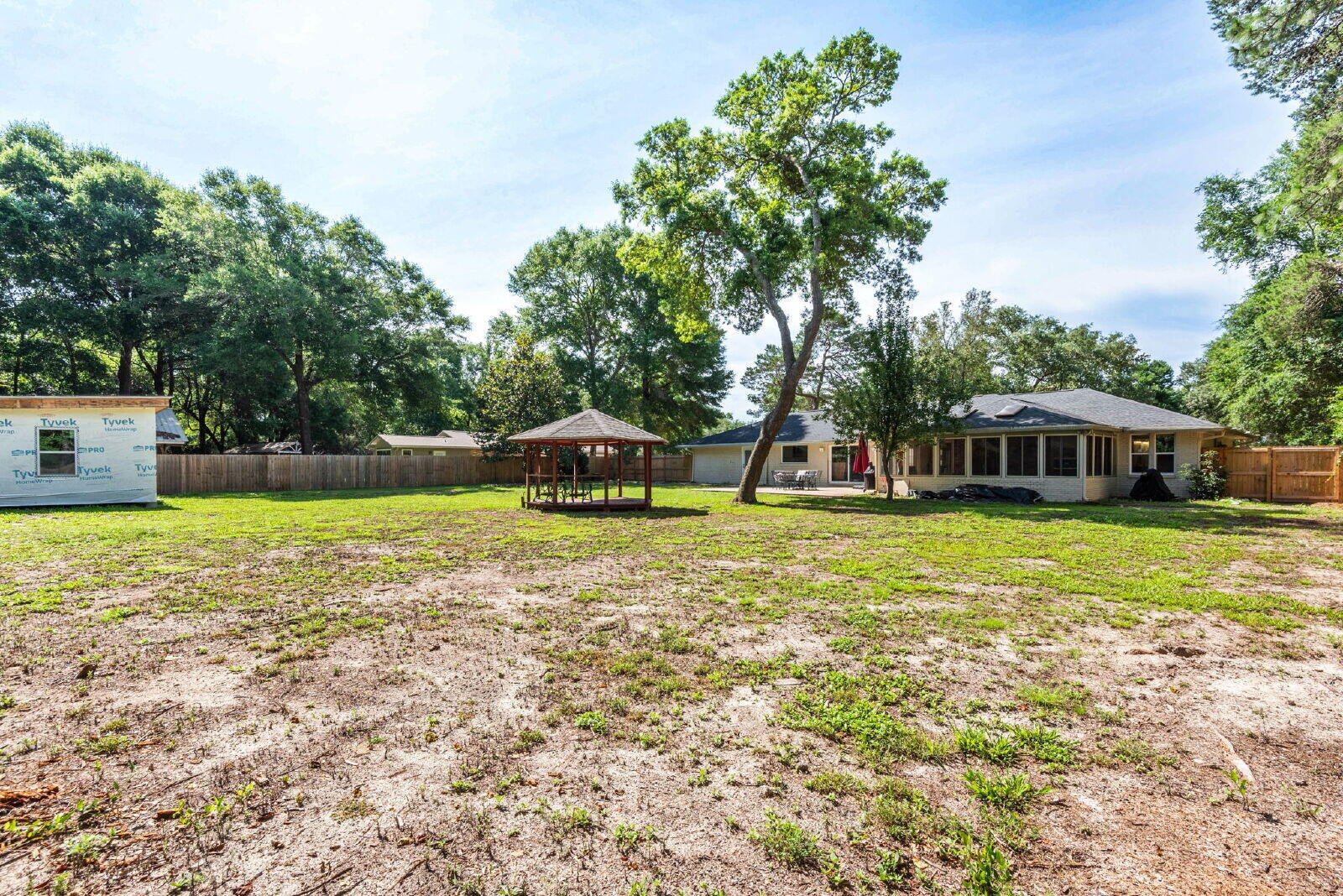 ROCKY BAYOU EST 4TH LOT 4 BLK A - Residential Lease