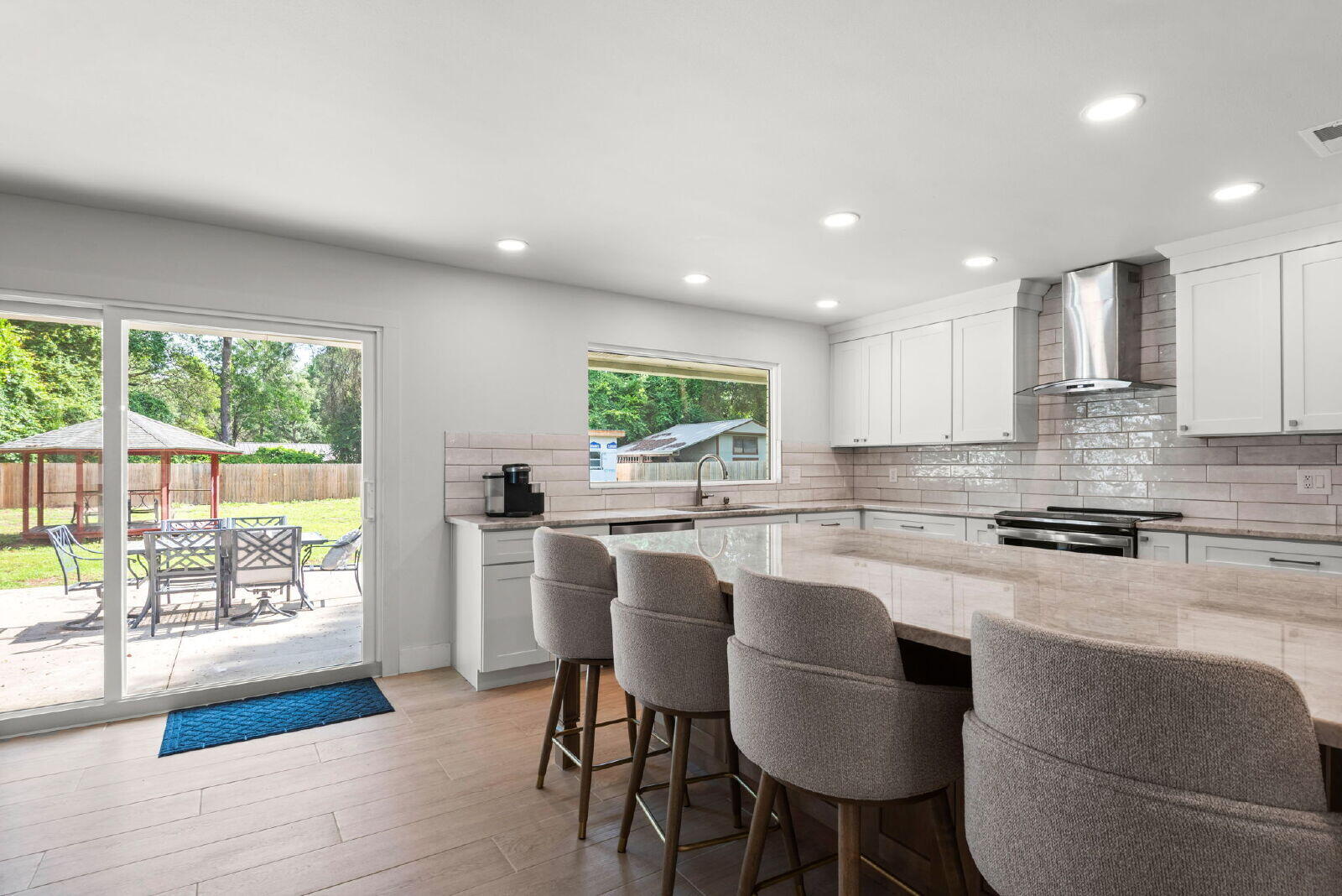 ROCKY BAYOU EST 4TH LOT 4 BLK A - Residential Lease