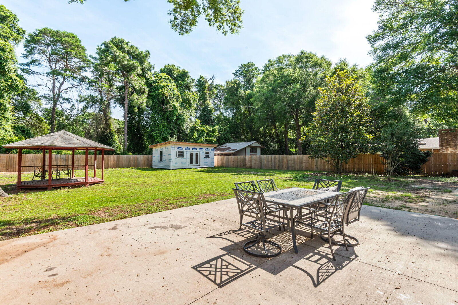 ROCKY BAYOU EST 4TH LOT 4 BLK A - Residential Lease