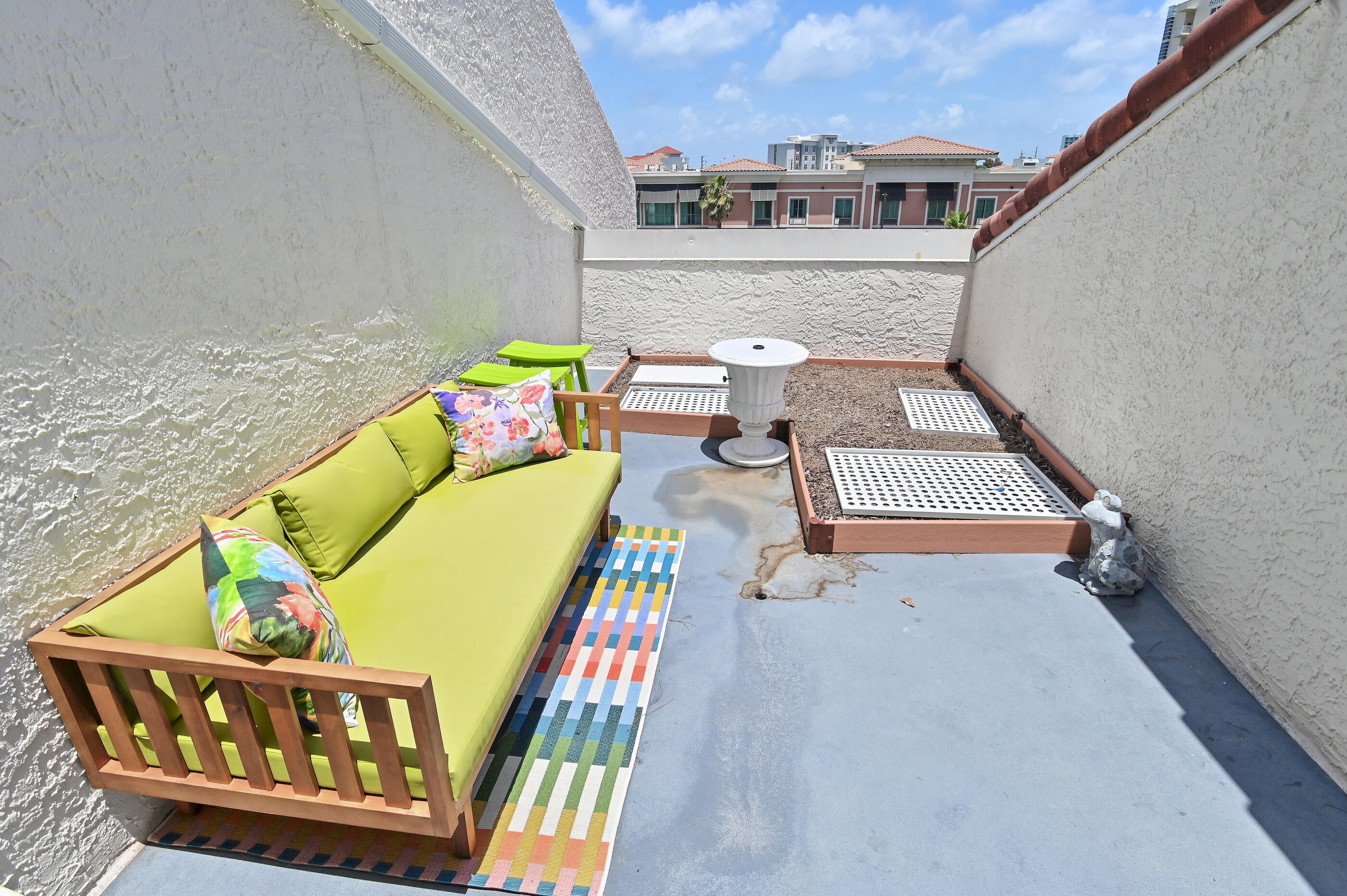 SEAFARER CONDO - Residential
