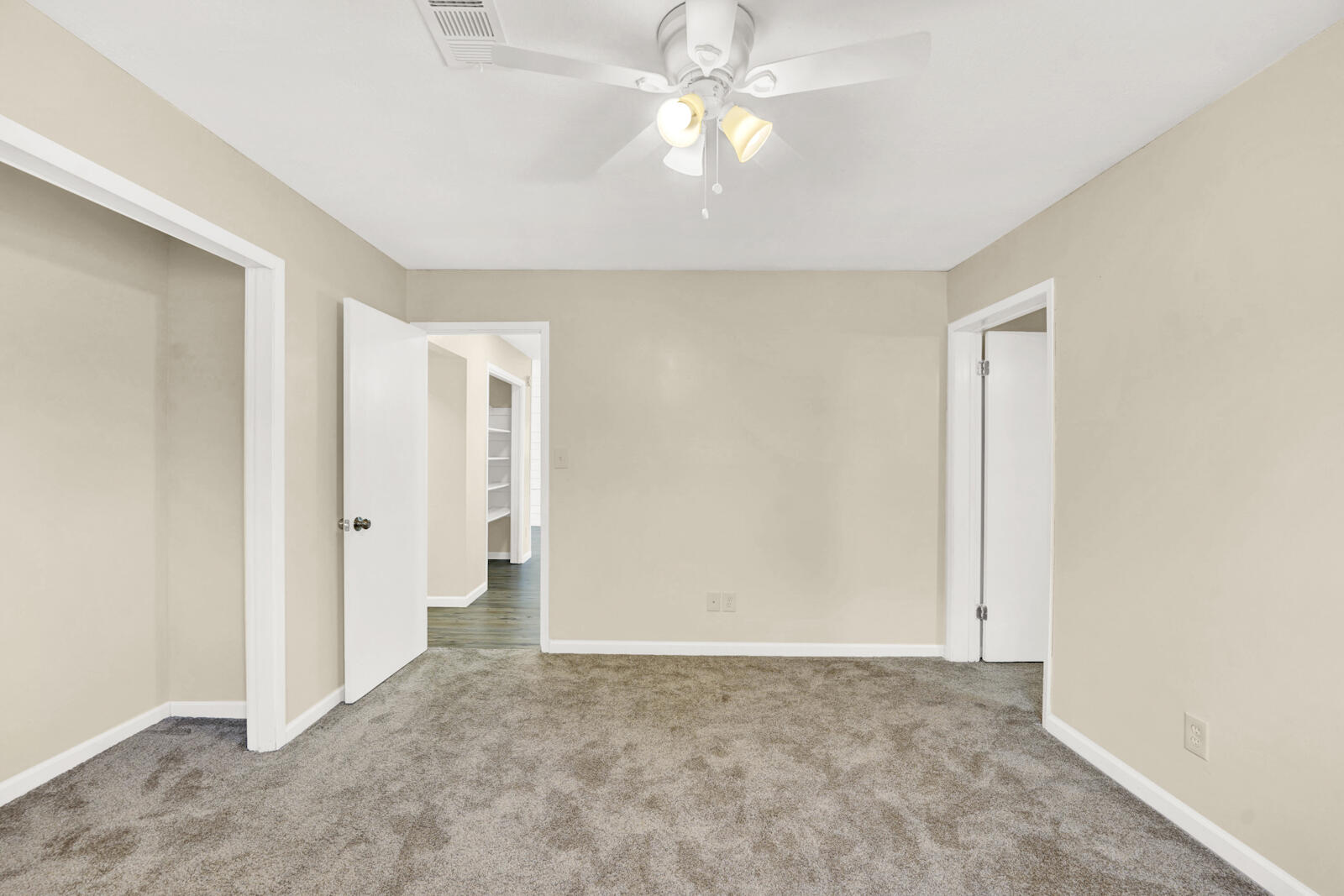 LE CHATEAU - Residential