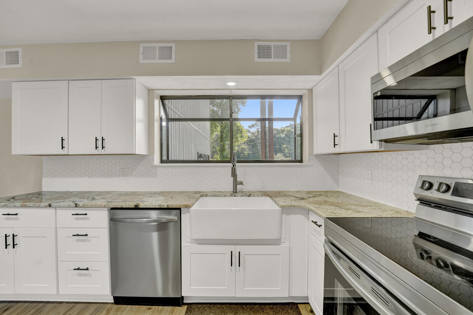 LE CHATEAU - Residential
