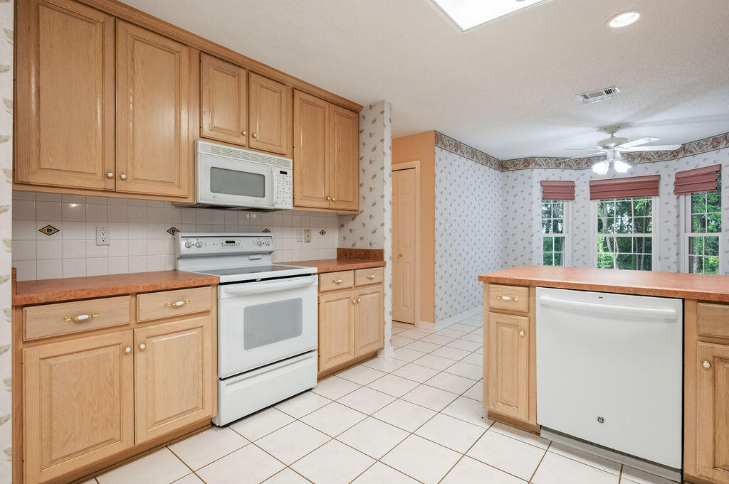 ROCKY BAYOU ESTATES 12B - Residential