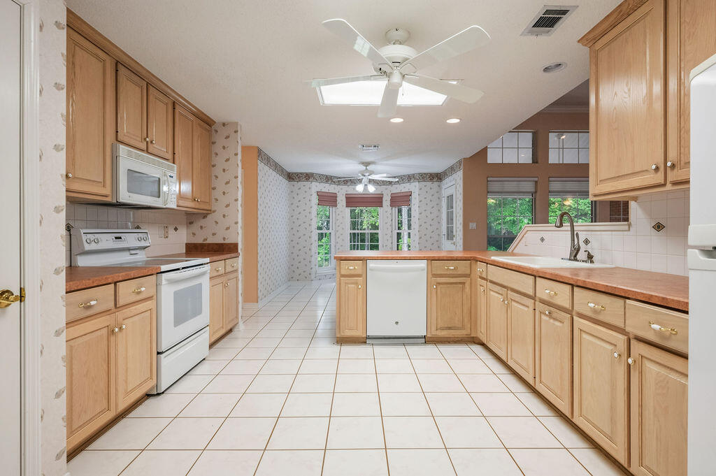 ROCKY BAYOU ESTATES 12B - Residential