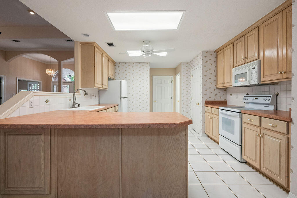 ROCKY BAYOU ESTATES 12B - Residential