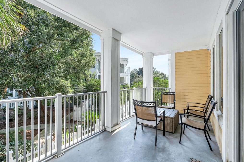 12 MONTH LEASE IN BAYTOWNE WHARF. Fully Furnished & All Utilities Included!
1 BR/ 2BA with expansive balcony! Don't miss this beautifully updated unit in the charming well maintained & popular mid rise Baytowne Wharf condo, Observation Point North. Upgrades include counter height breakfast bar, gorgeous granite in kitchen & baths, undermount sinks, upgraded faucets & light fixtures, stainless appliances, easy care floors throughout and coastal furnishings & décor. 4th floor unit overlooking the courtyard. Steps to live entertainment, shopping, dining, marina, tennis, and walking paths! Access to exclusive Amenities Deck with community pool, spa, grilling area, kitchen, bathrooms, and exercise room!!!