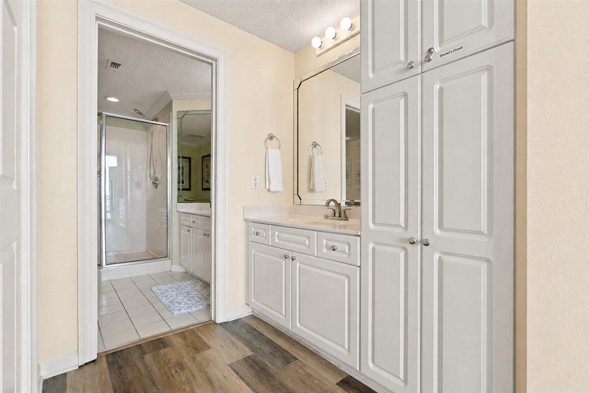 PEARL OF NAVARRE (THE) - Residential