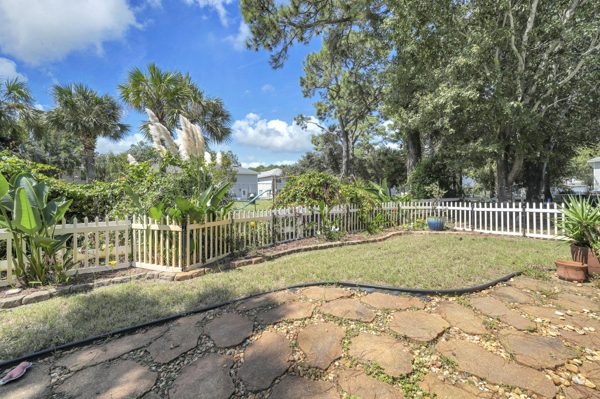 TWIN LAKES ESTATES - Residential