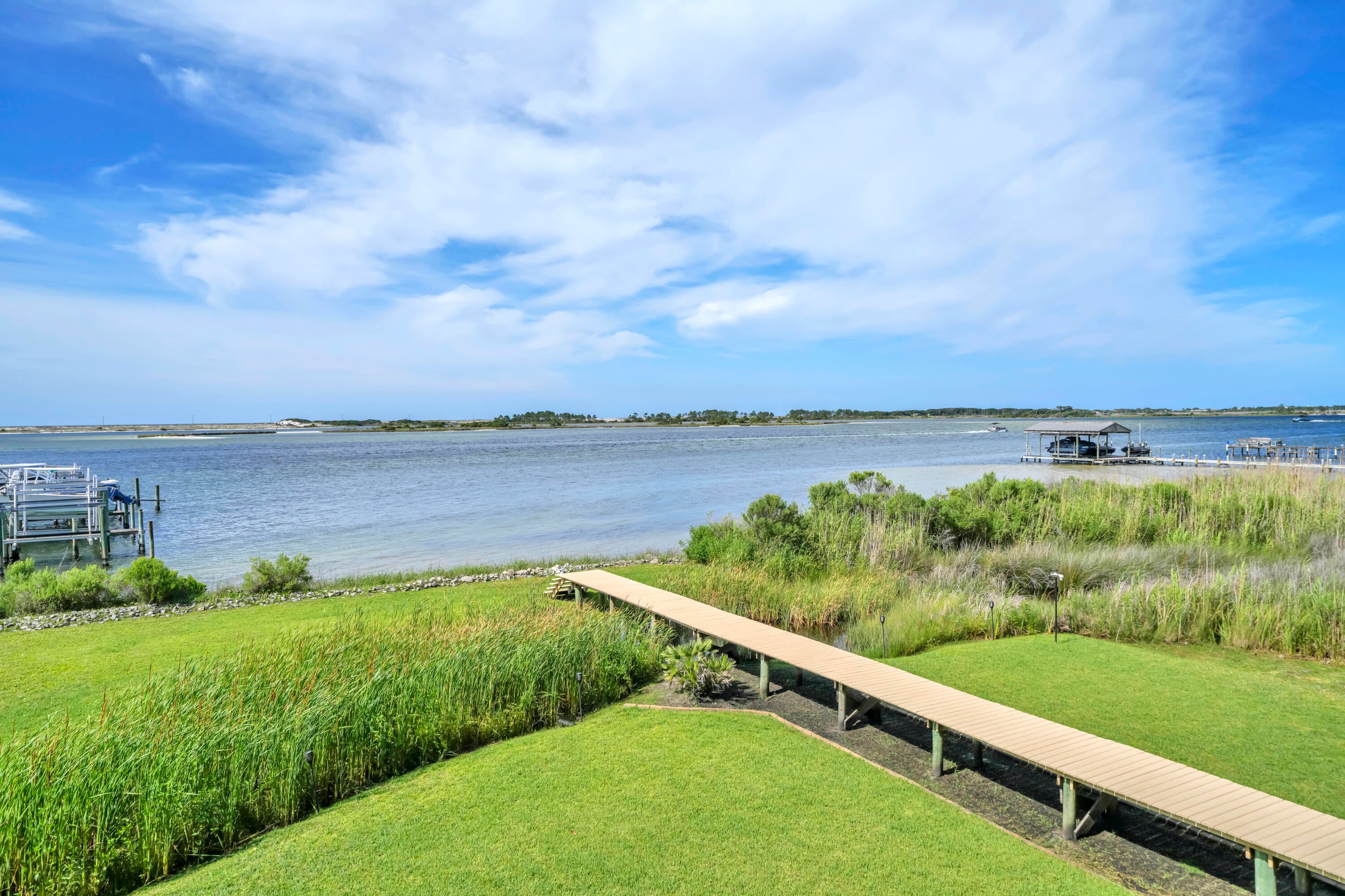ISLANDVIEW BEACH - Residential