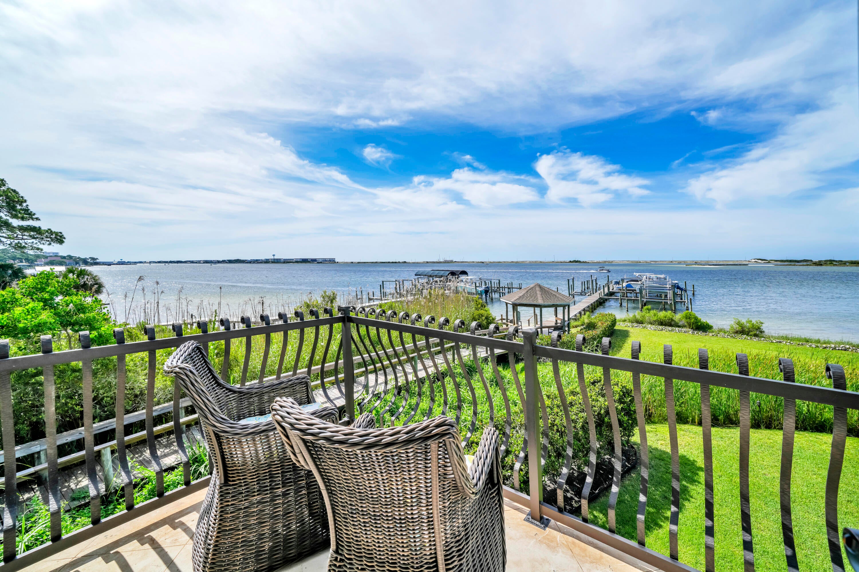ISLANDVIEW BEACH - Residential