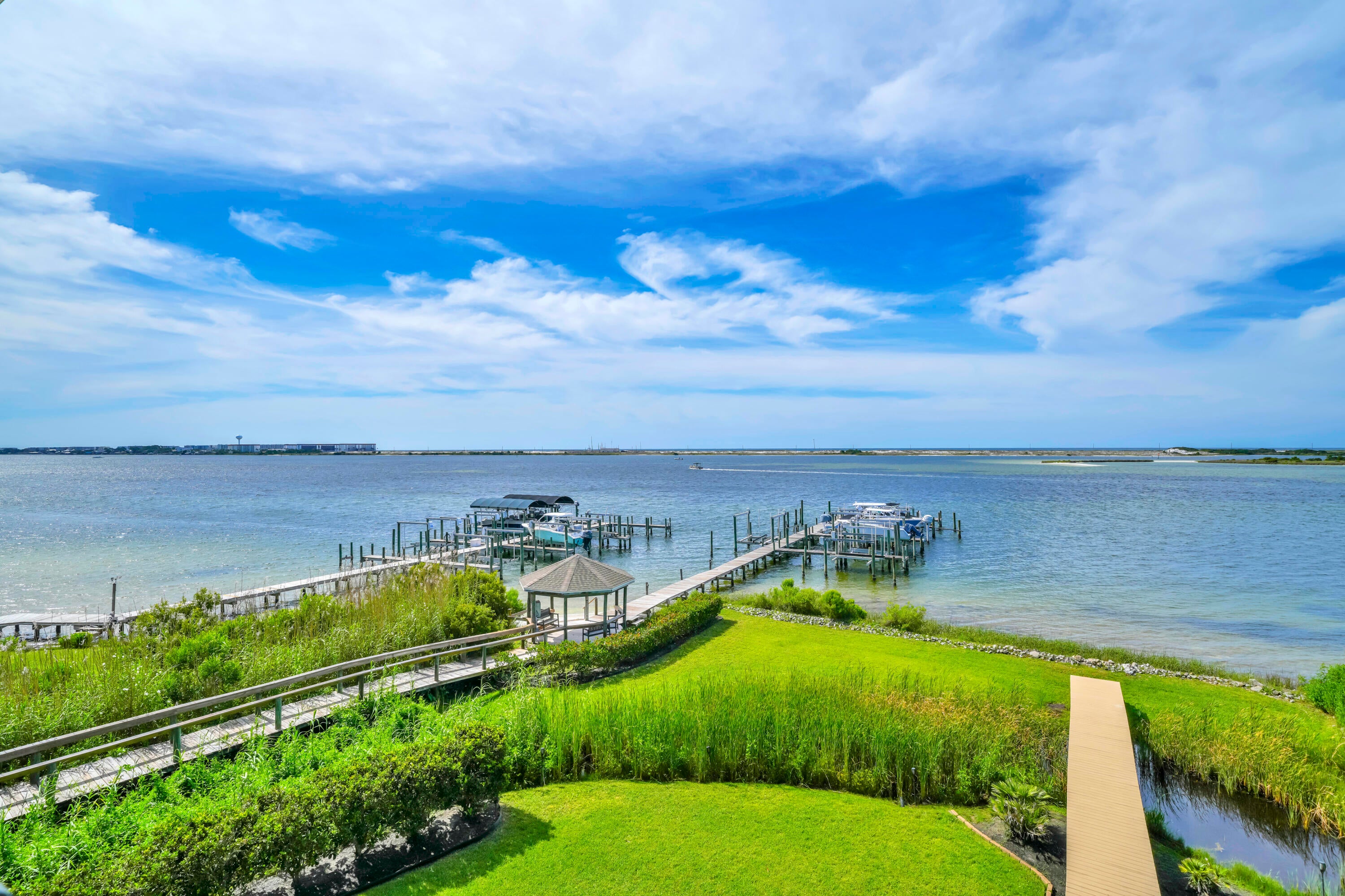 ISLANDVIEW BEACH - Residential