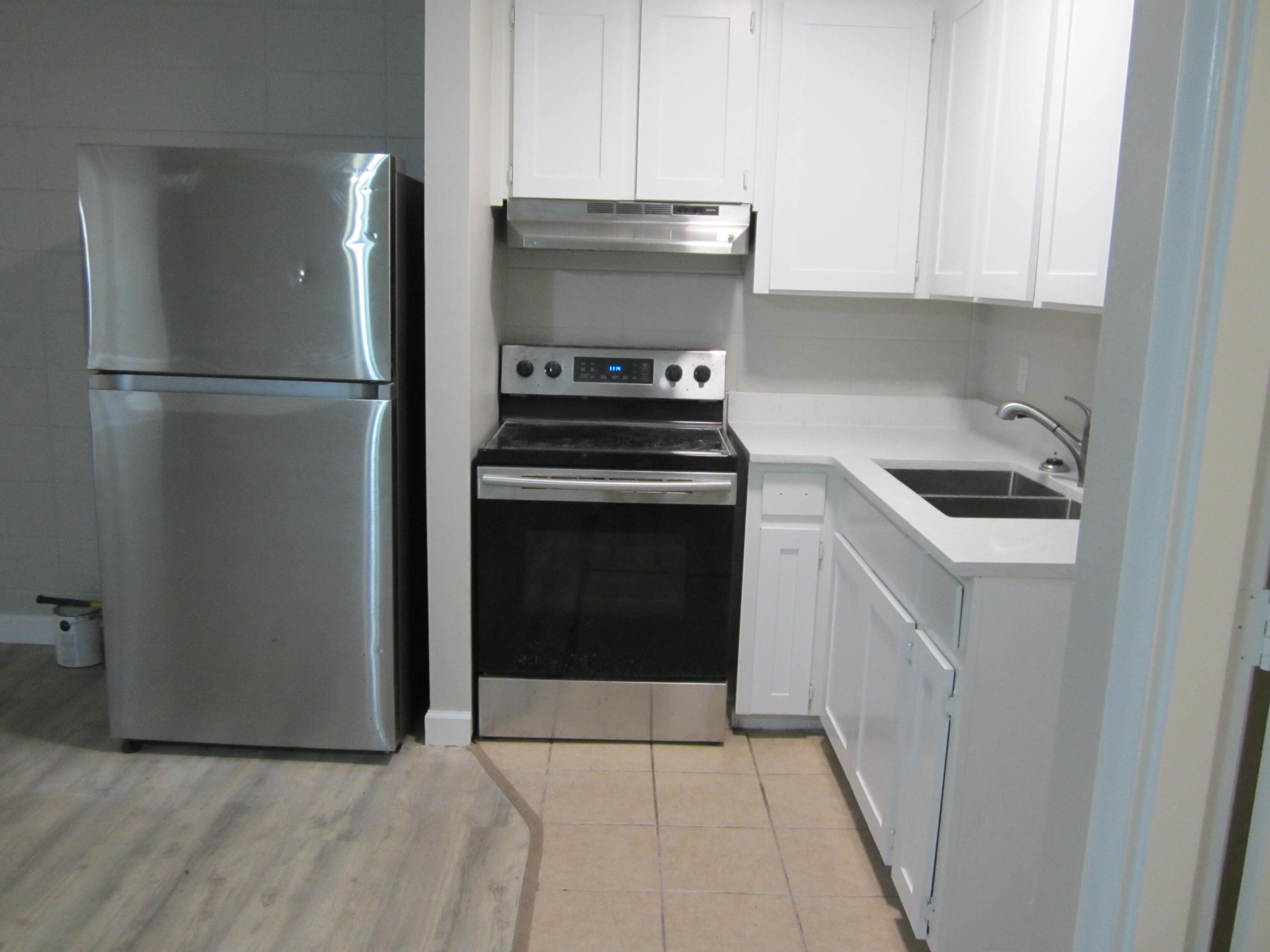 Chicago triplex - Residential Lease