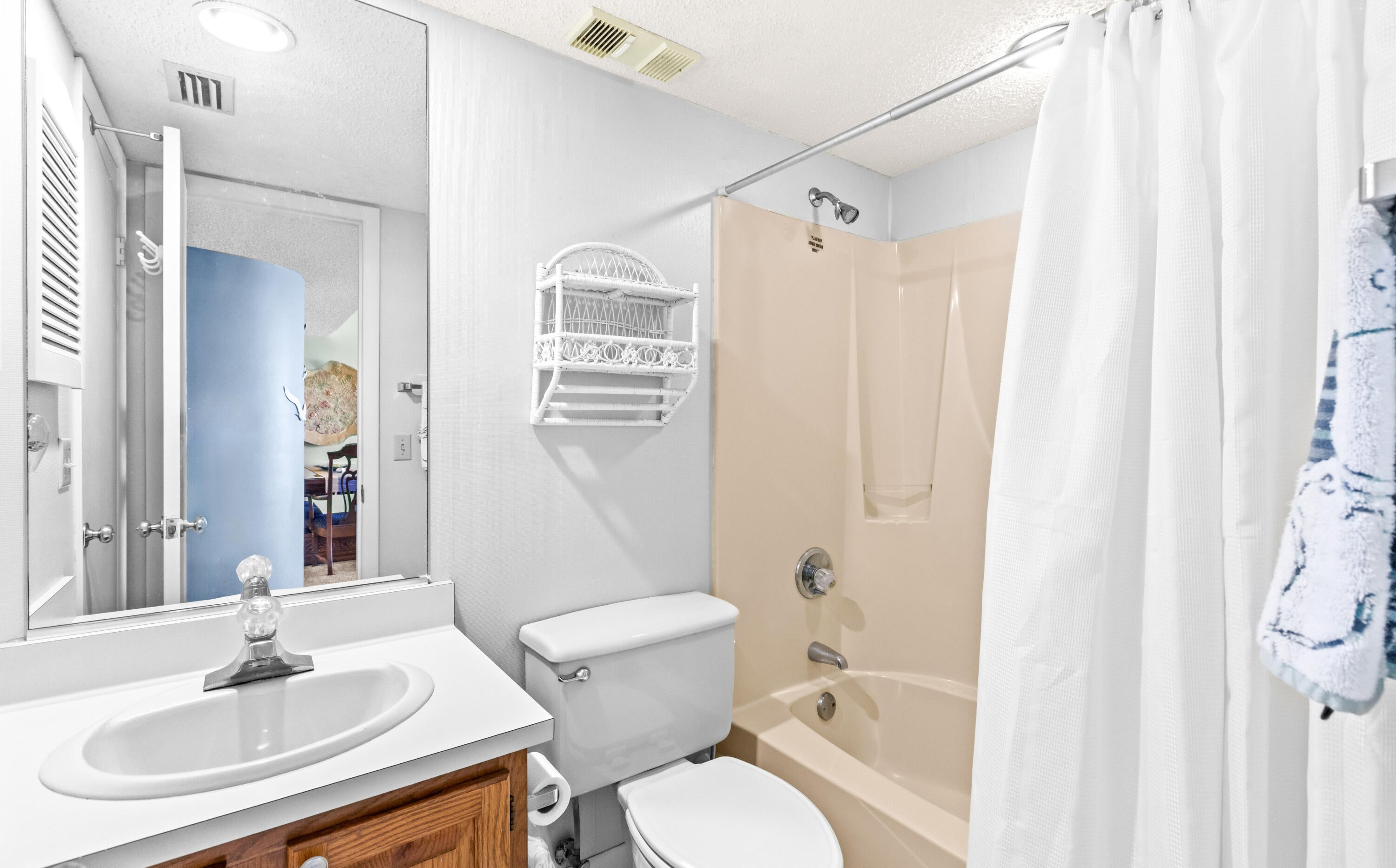 ONE SEAGROVE PLACE CONDOMINIUM - Residential