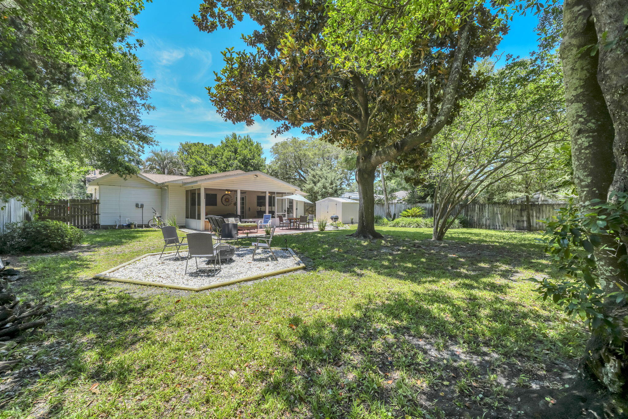 ELLIOTTS POINT 4TH ADDN - Residential