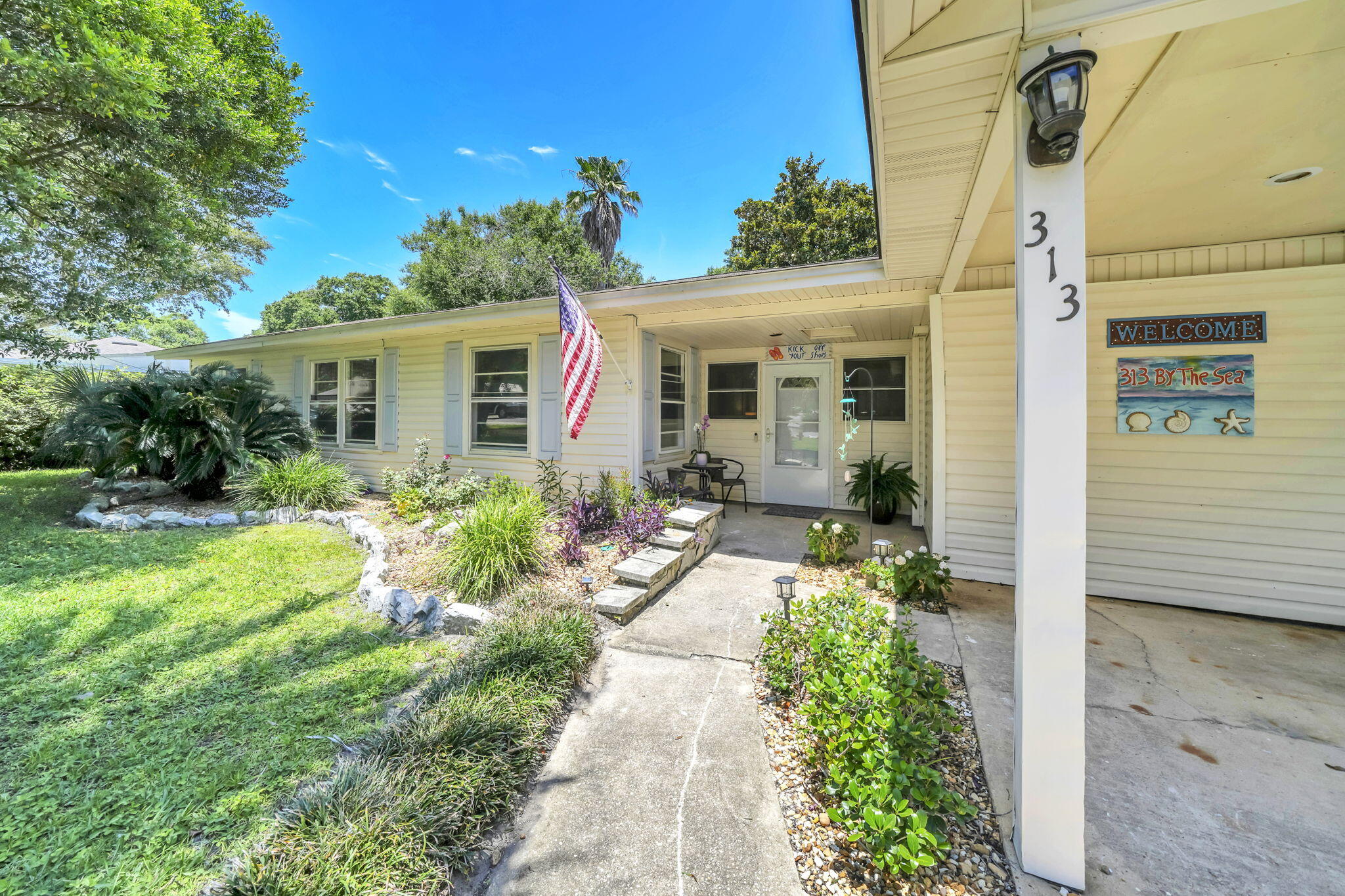 ELLIOTTS POINT 4TH ADDN - Residential