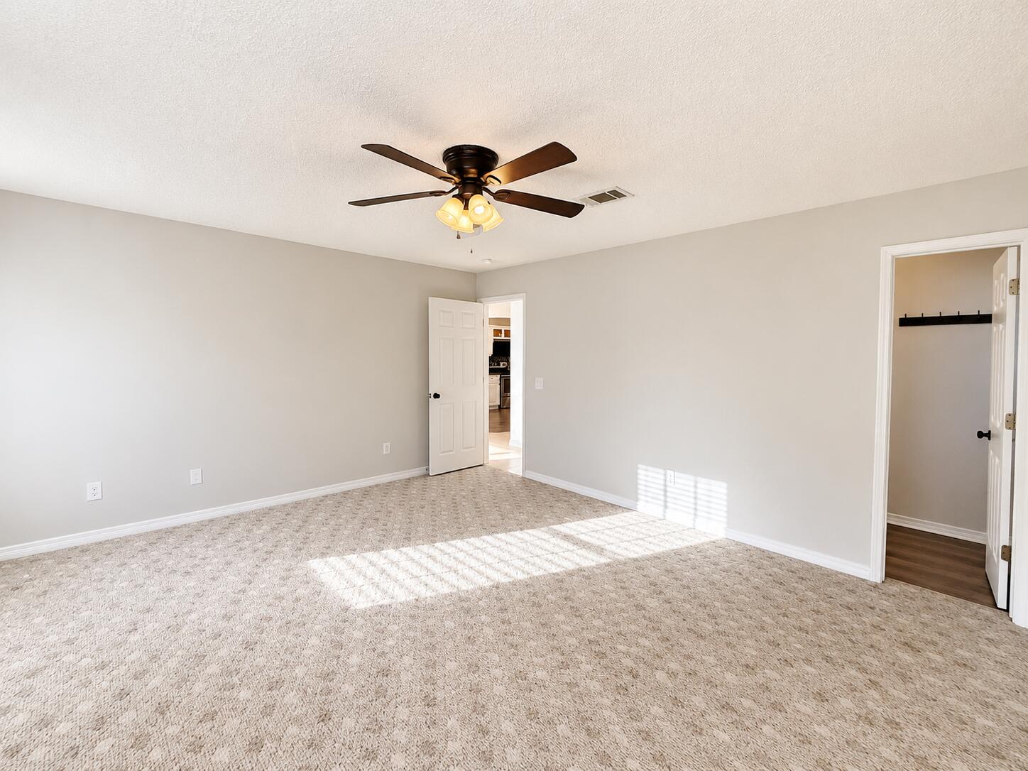 Country Breeze East - Residential Lease