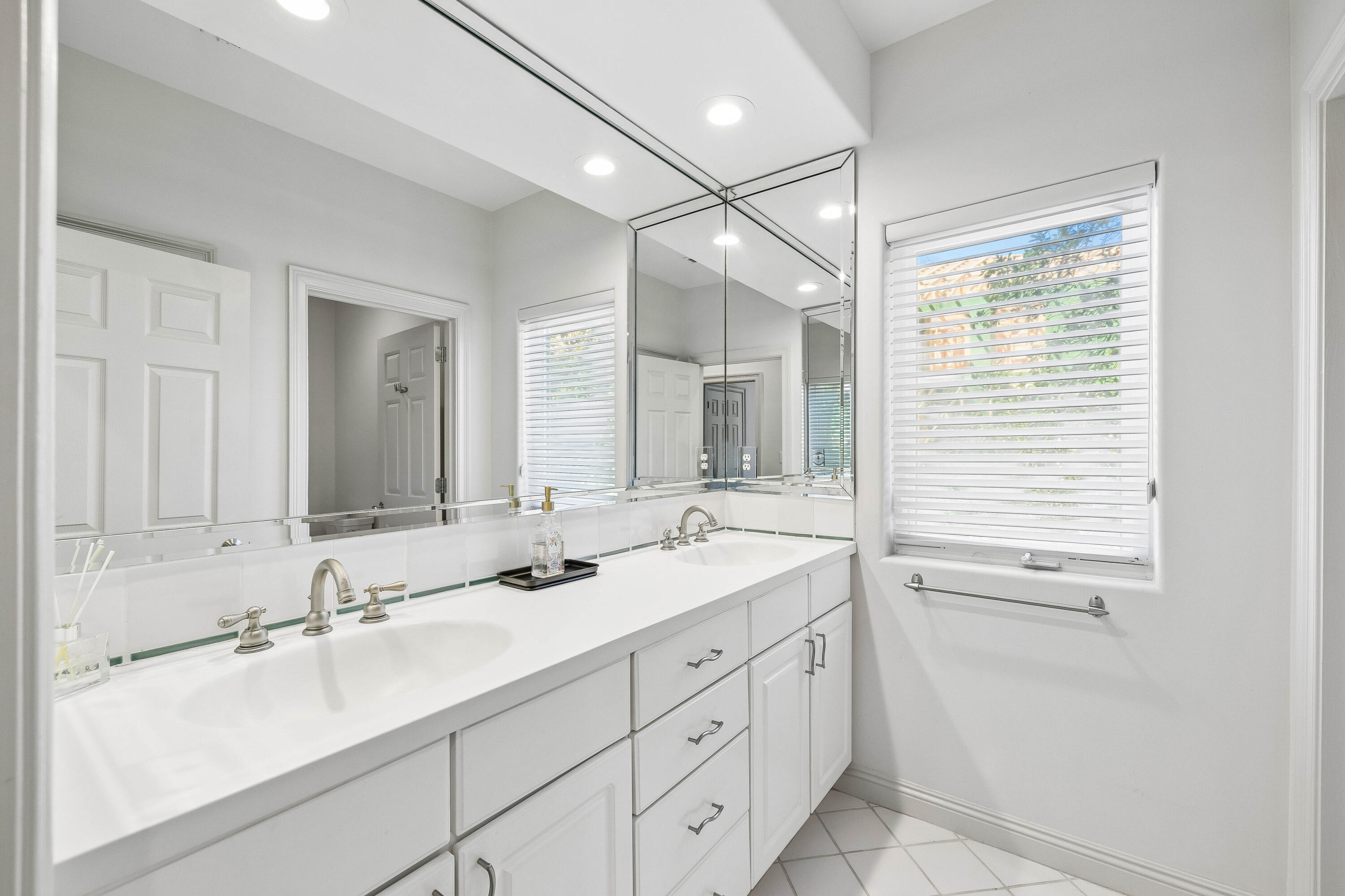 BURNT PINE CIRCLE - Residential