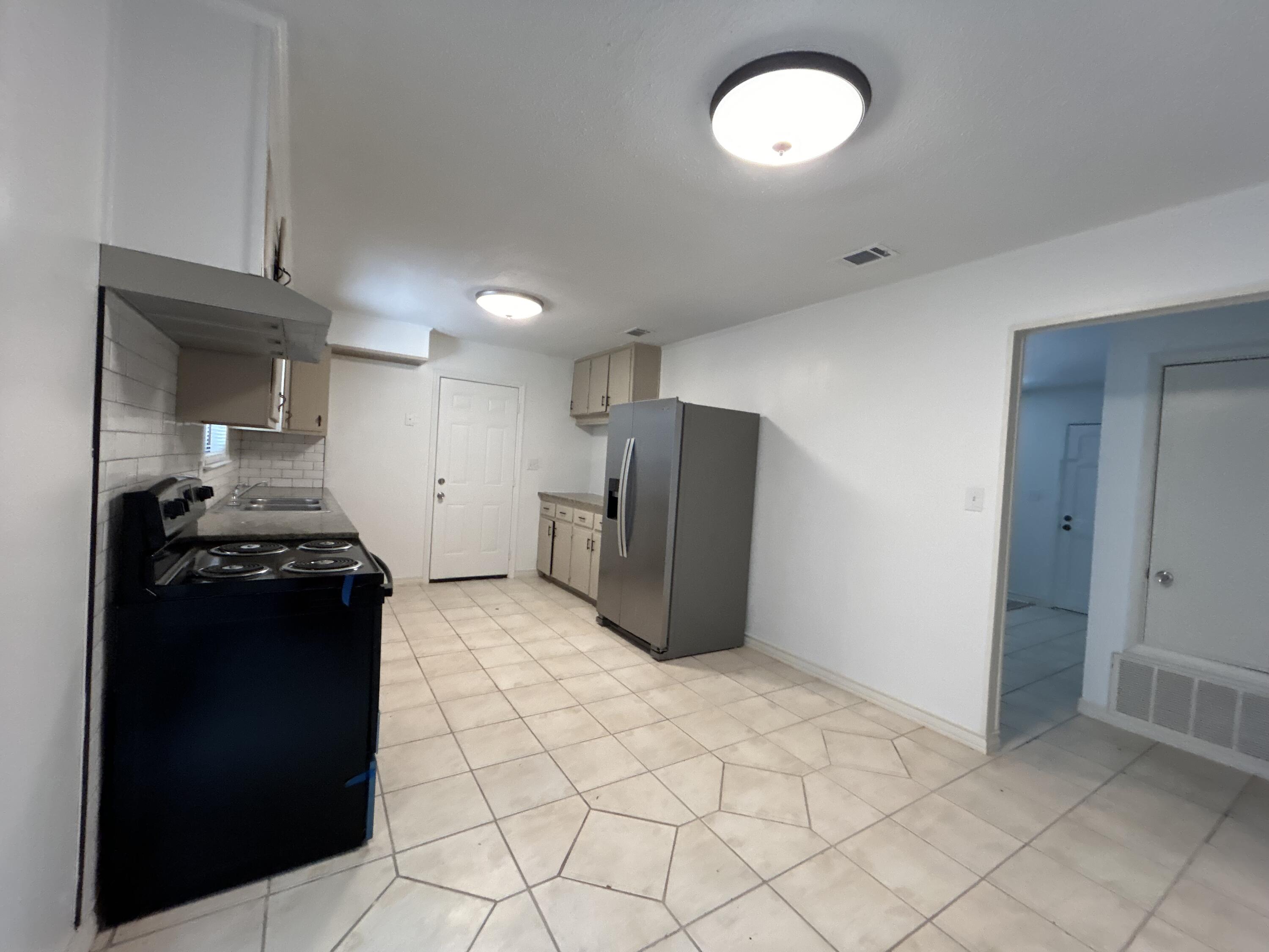 LAKEWOOD 1ST ADDN - Residential Lease