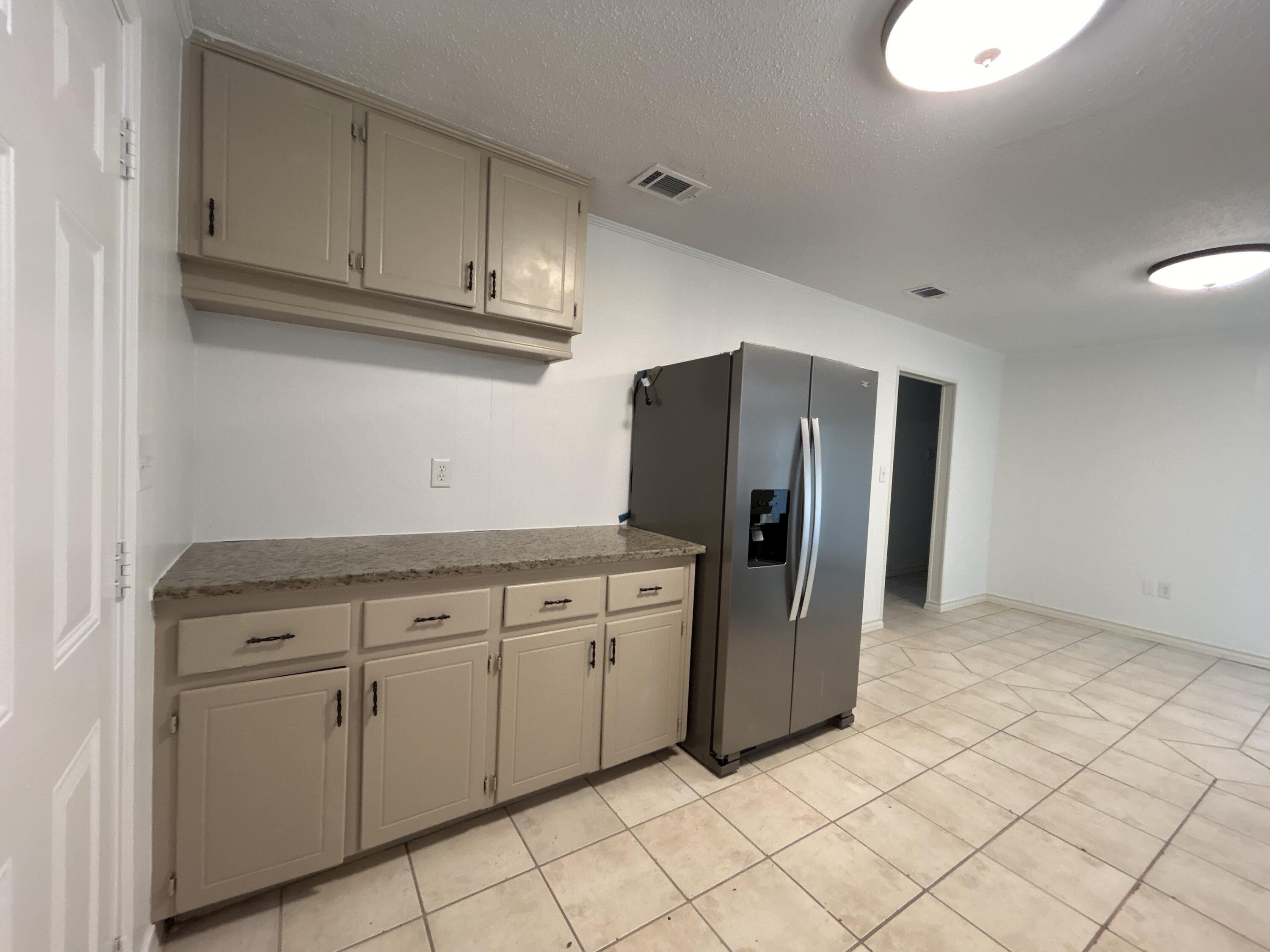LAKEWOOD 1ST ADDN - Residential Lease