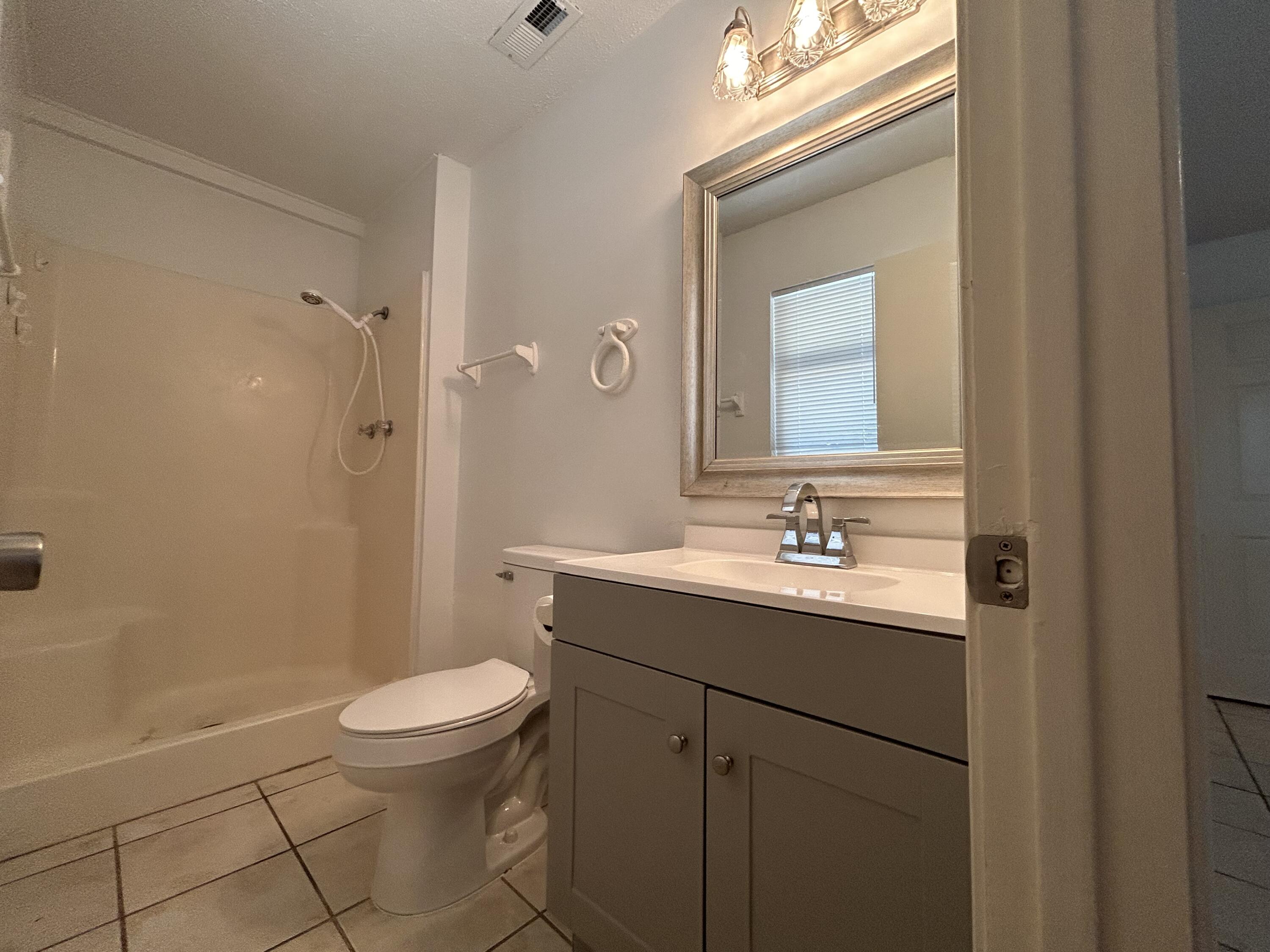 LAKEWOOD 1ST ADDN - Residential Lease